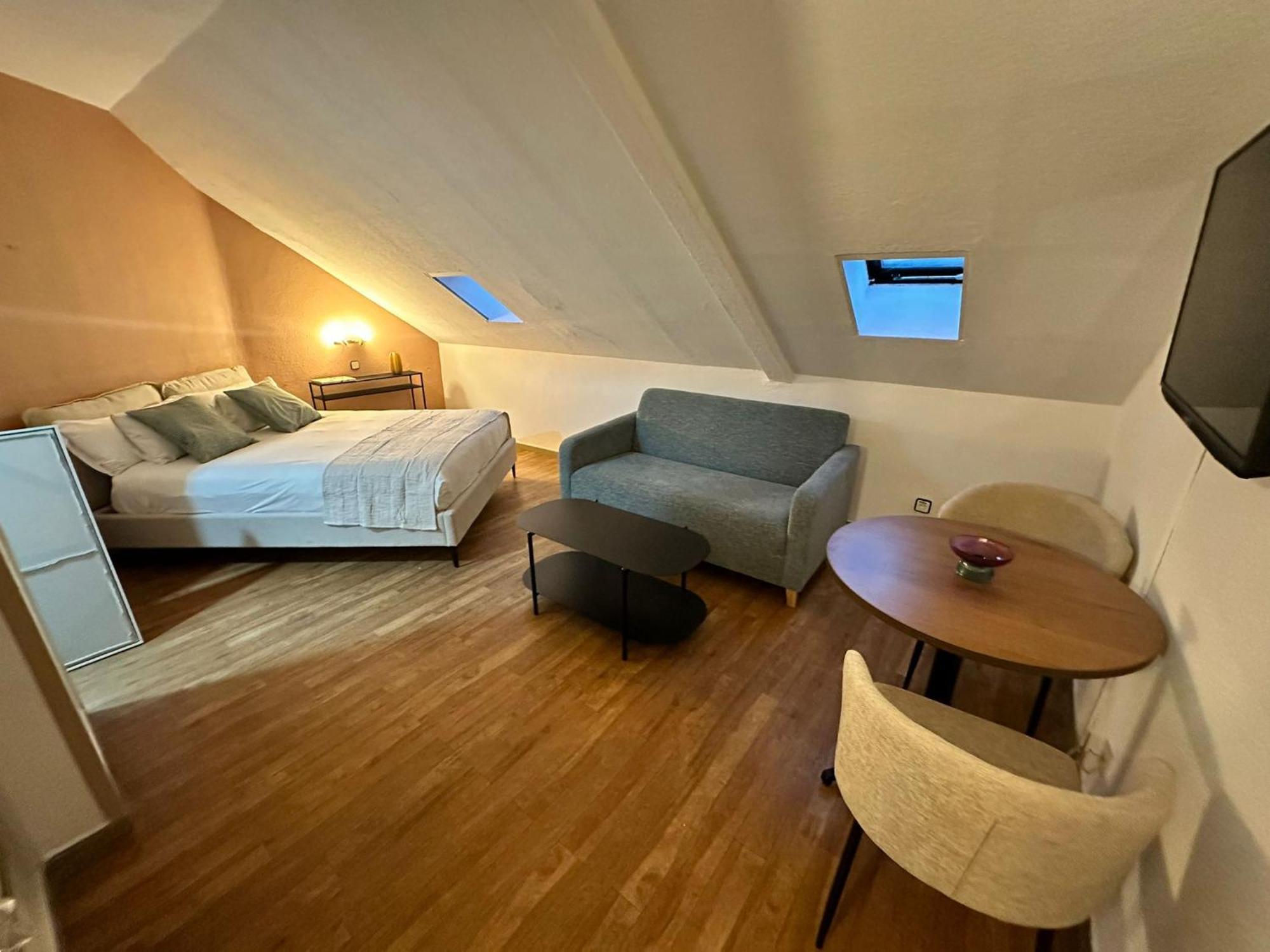 Double Room,1627842903:JPEG