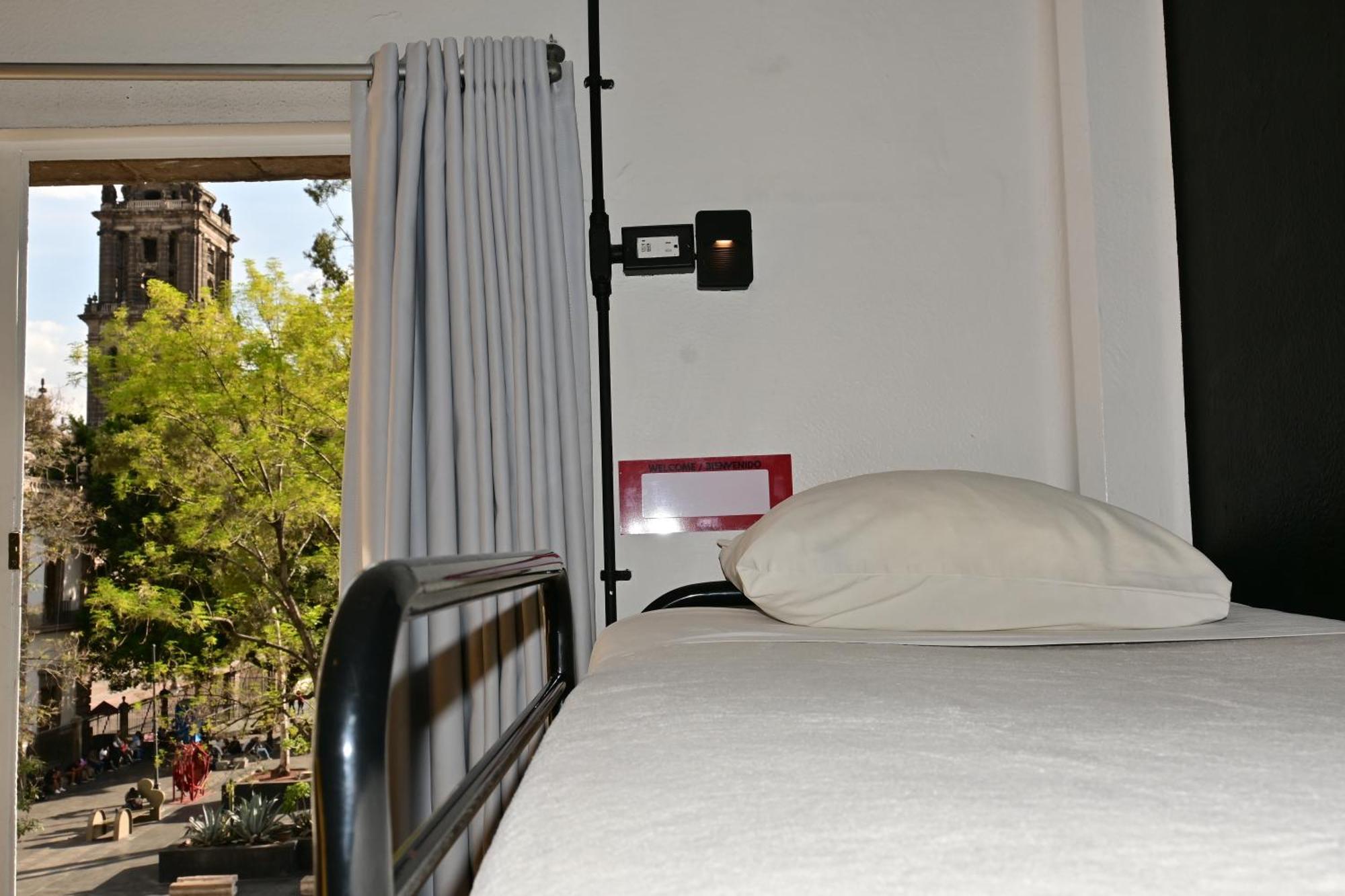 Bed 6-Bed Female Dormitory Room Interior,1627935339:JPEG
