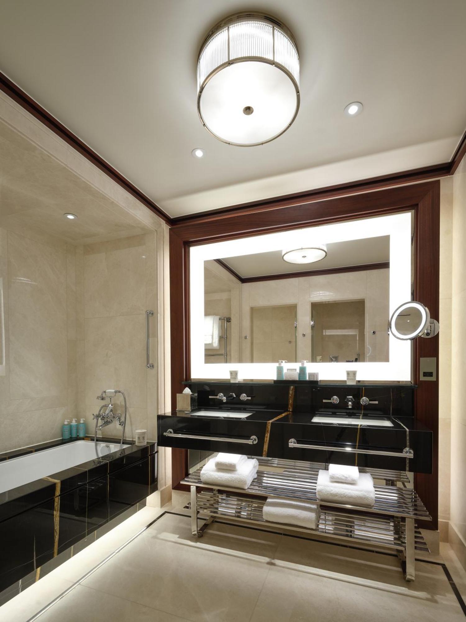 Premier Junior Suite,1649036670:JPEG