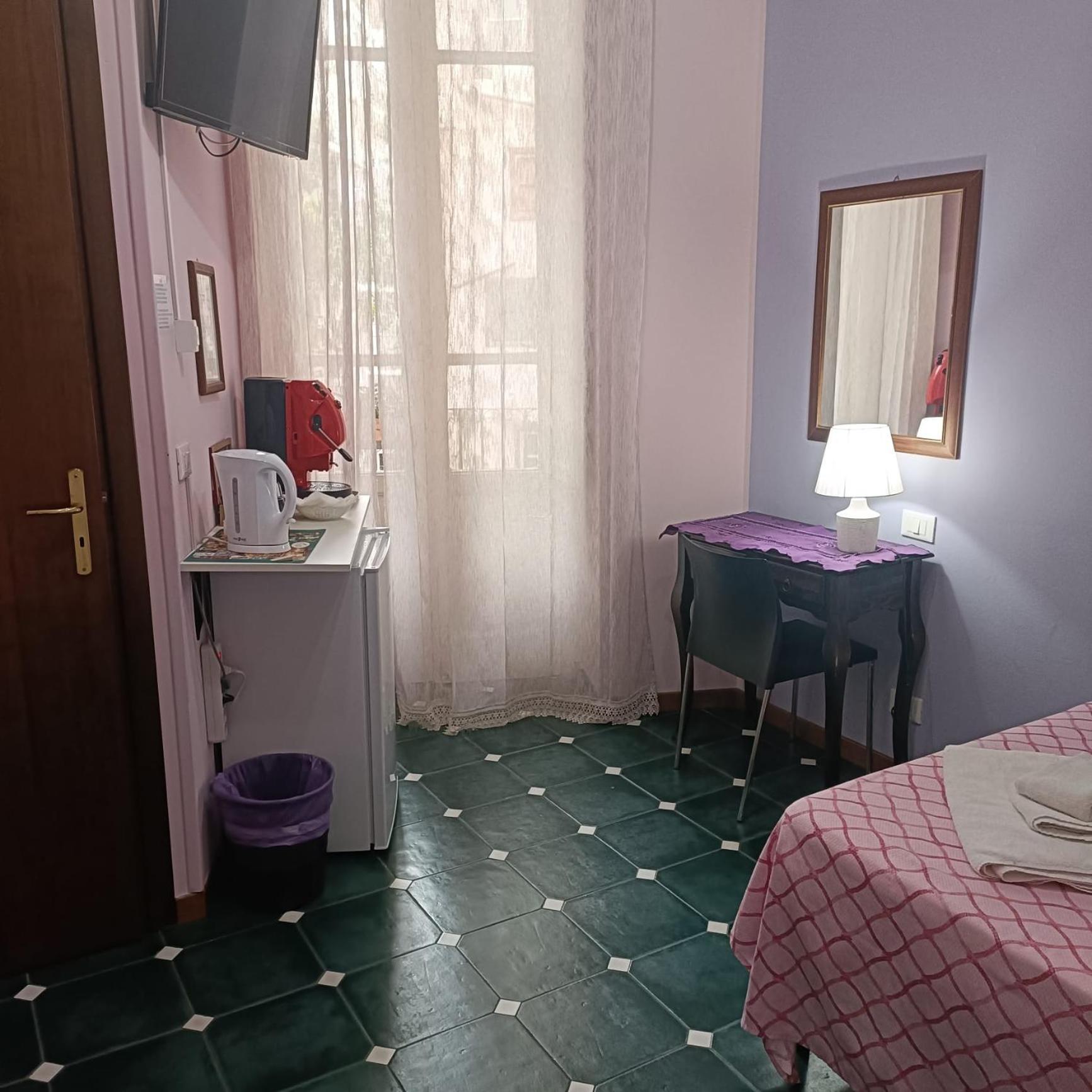 Standard Single Room Shower