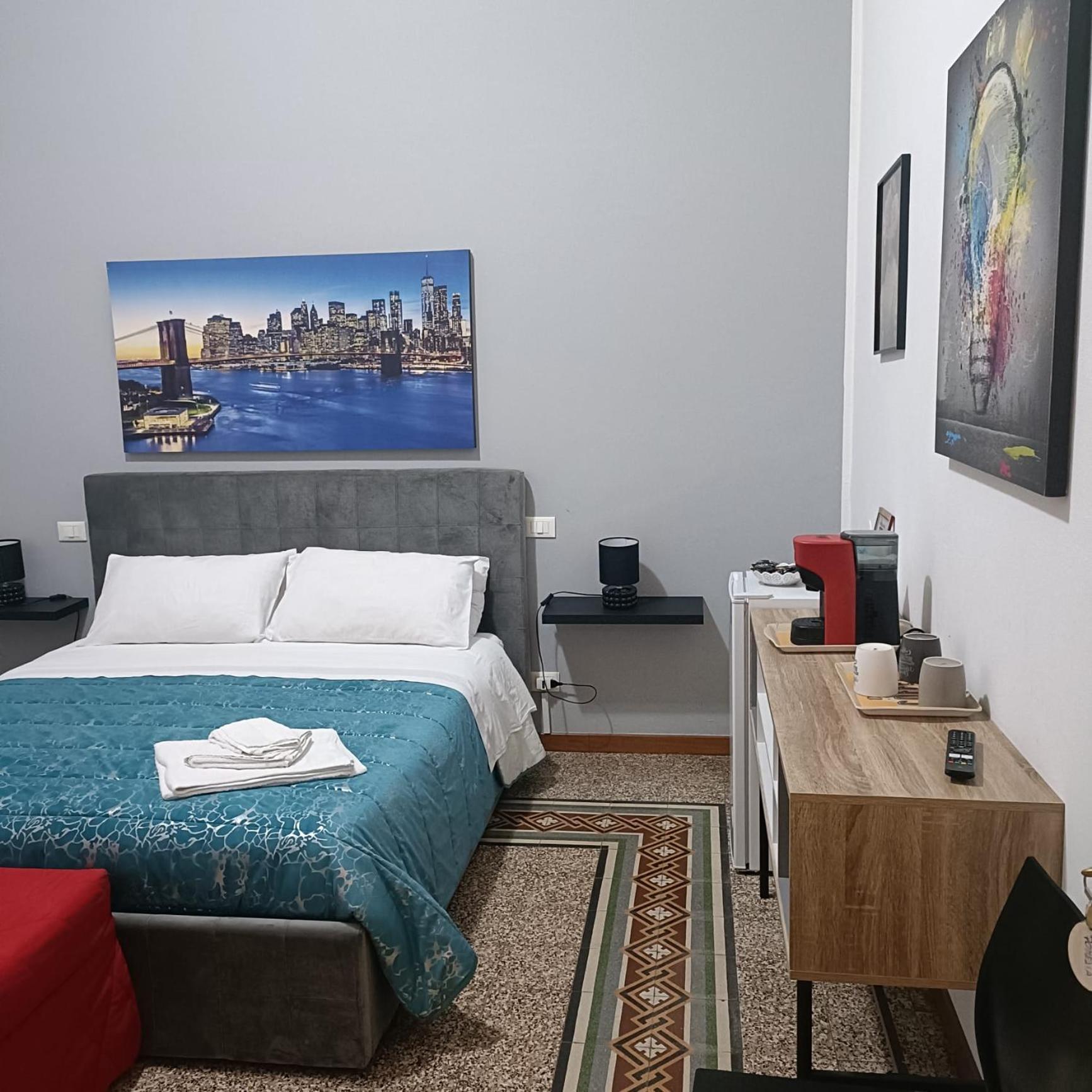 Deluxe Double Room Shower