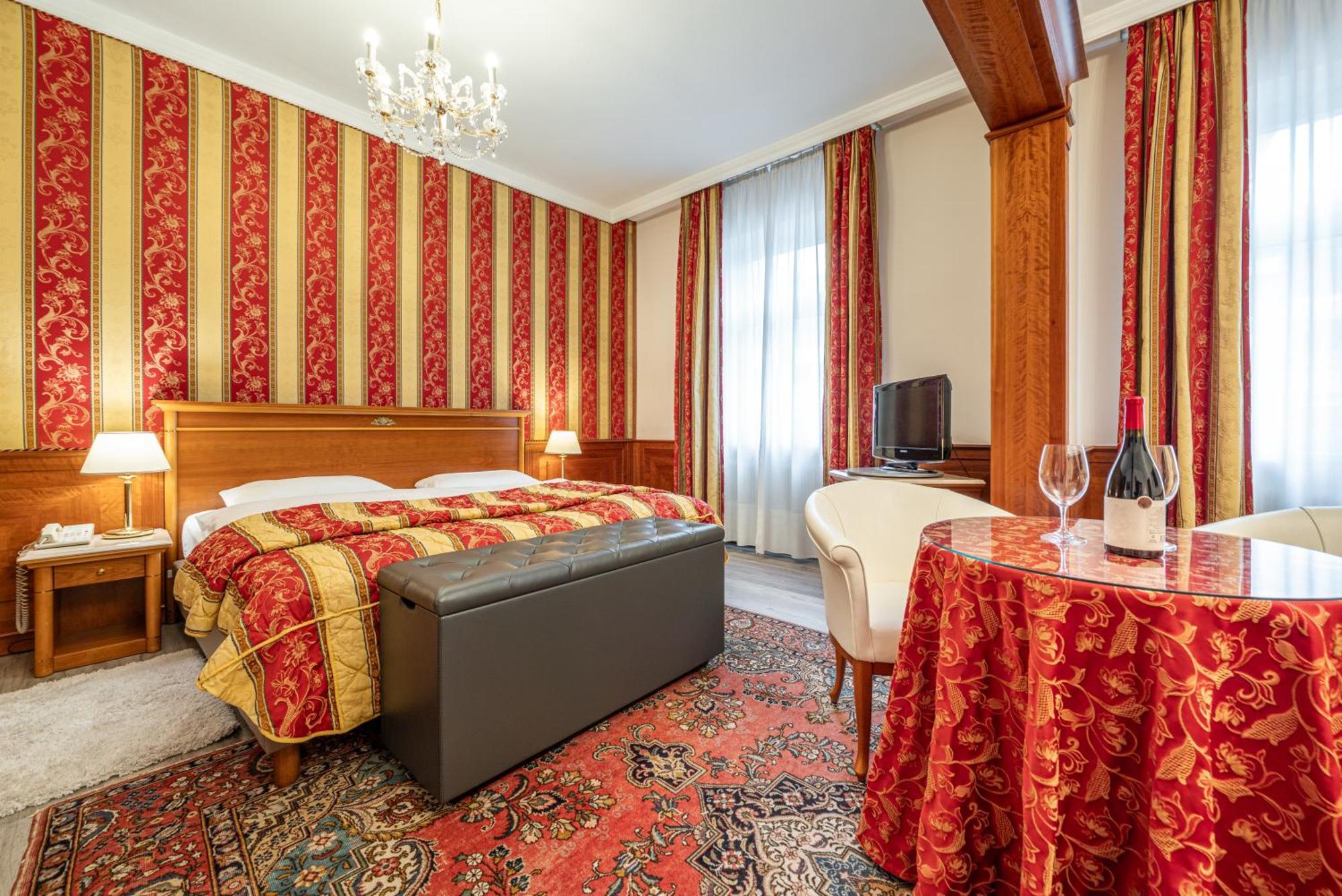 Vintage Junior Suite,1629388219:JPEG