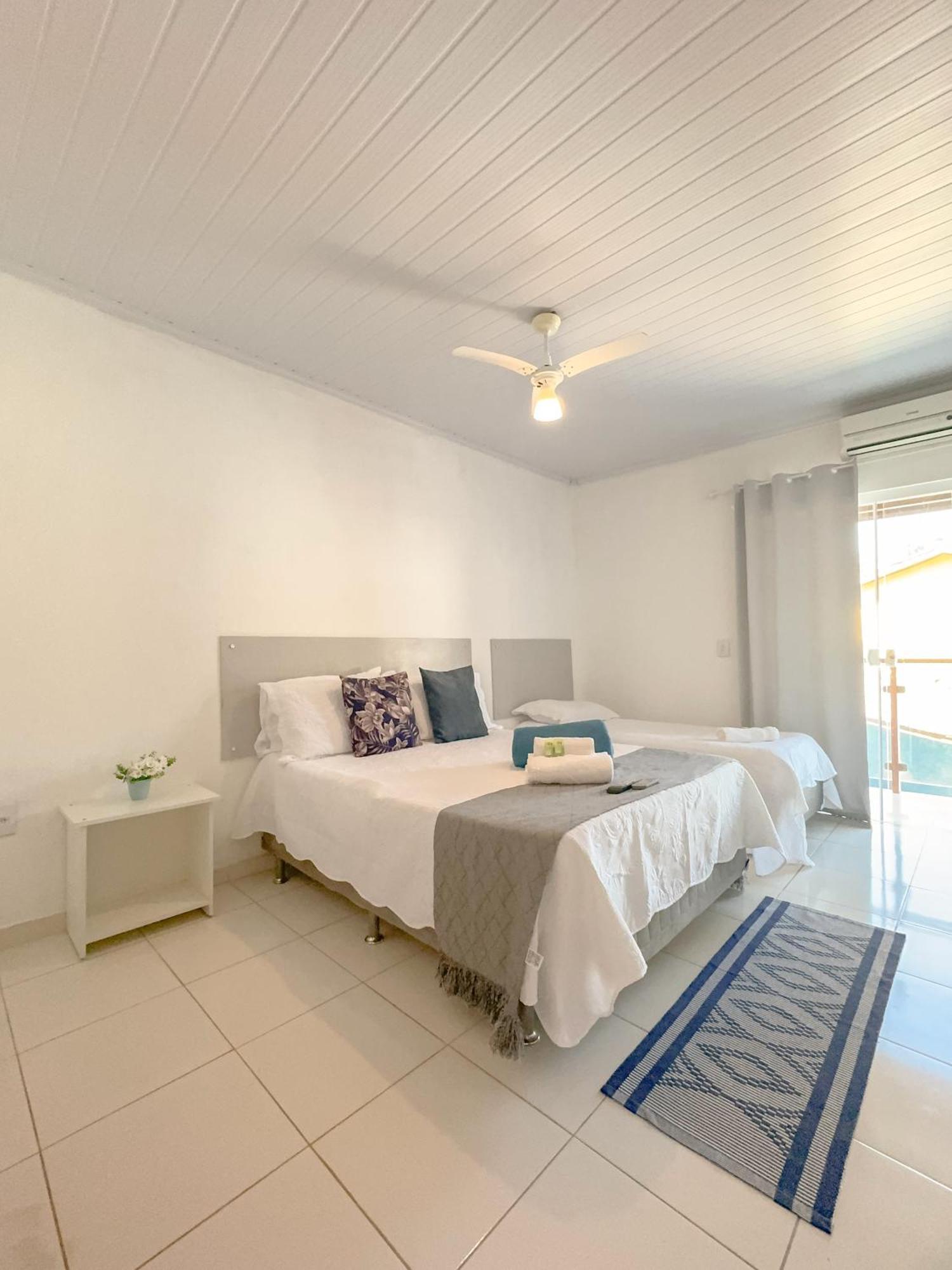 Quarto Triplo com Varanda