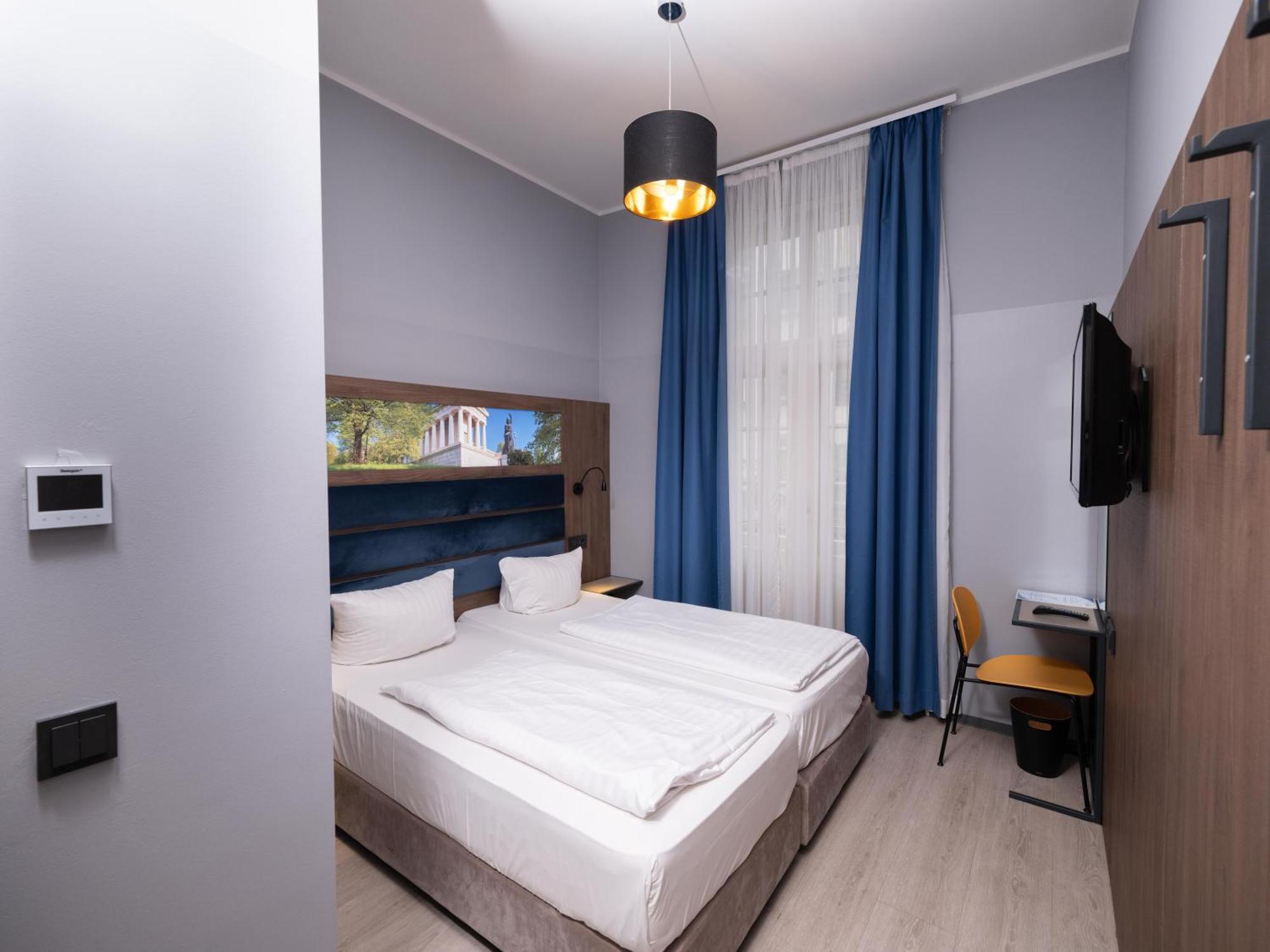 Twin Room,1629889766:JPEG