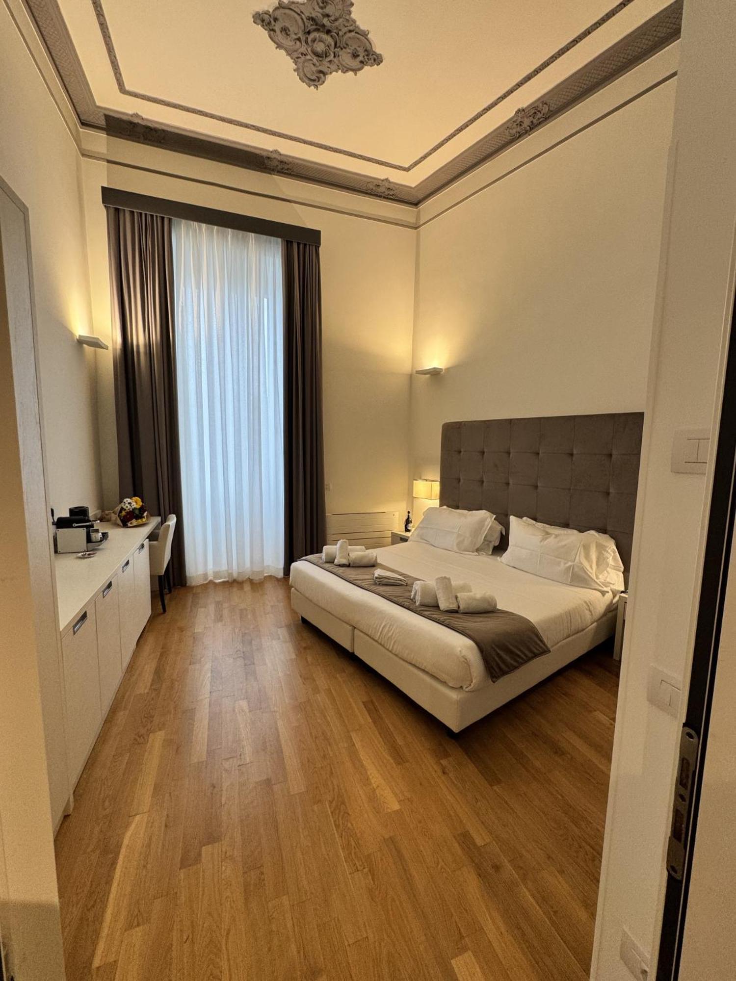 Deluxe Double Room Balcony,1630304252:JPEG