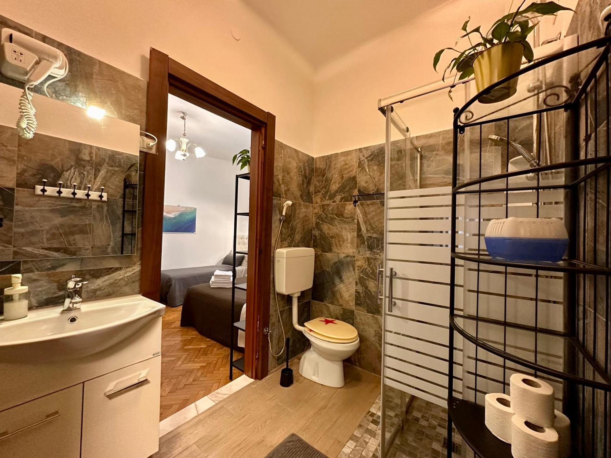 Quadruple Room Bathroom,1631309425:JPEG