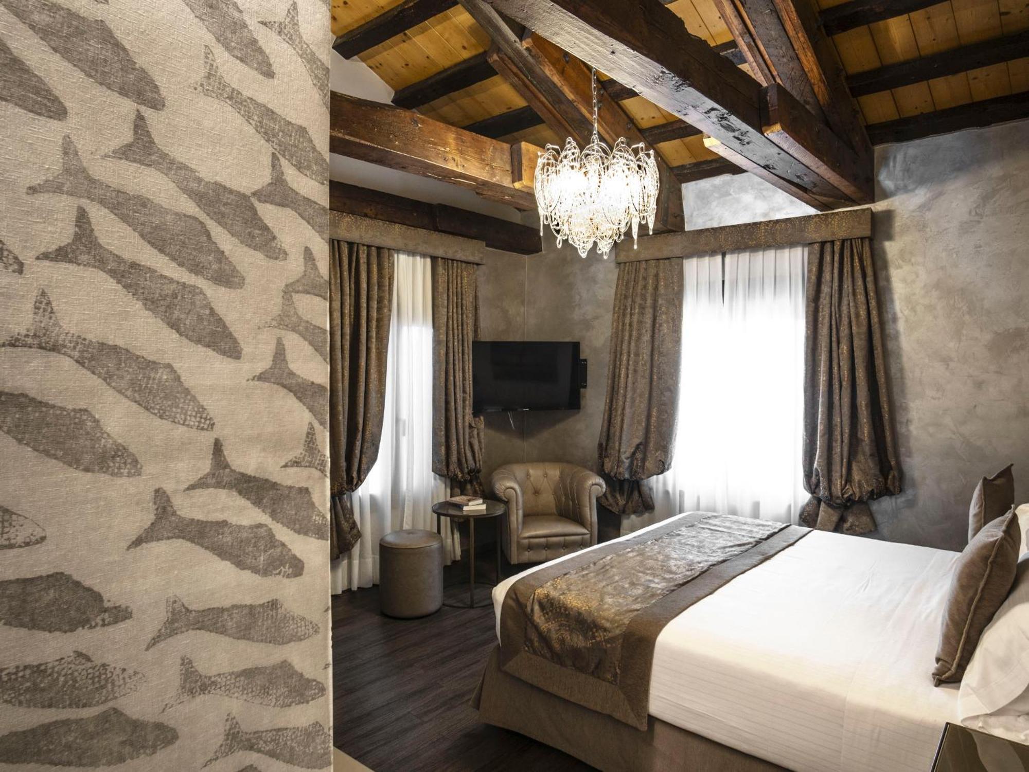 Romantic Junior Suite,1631609989:JPEG
