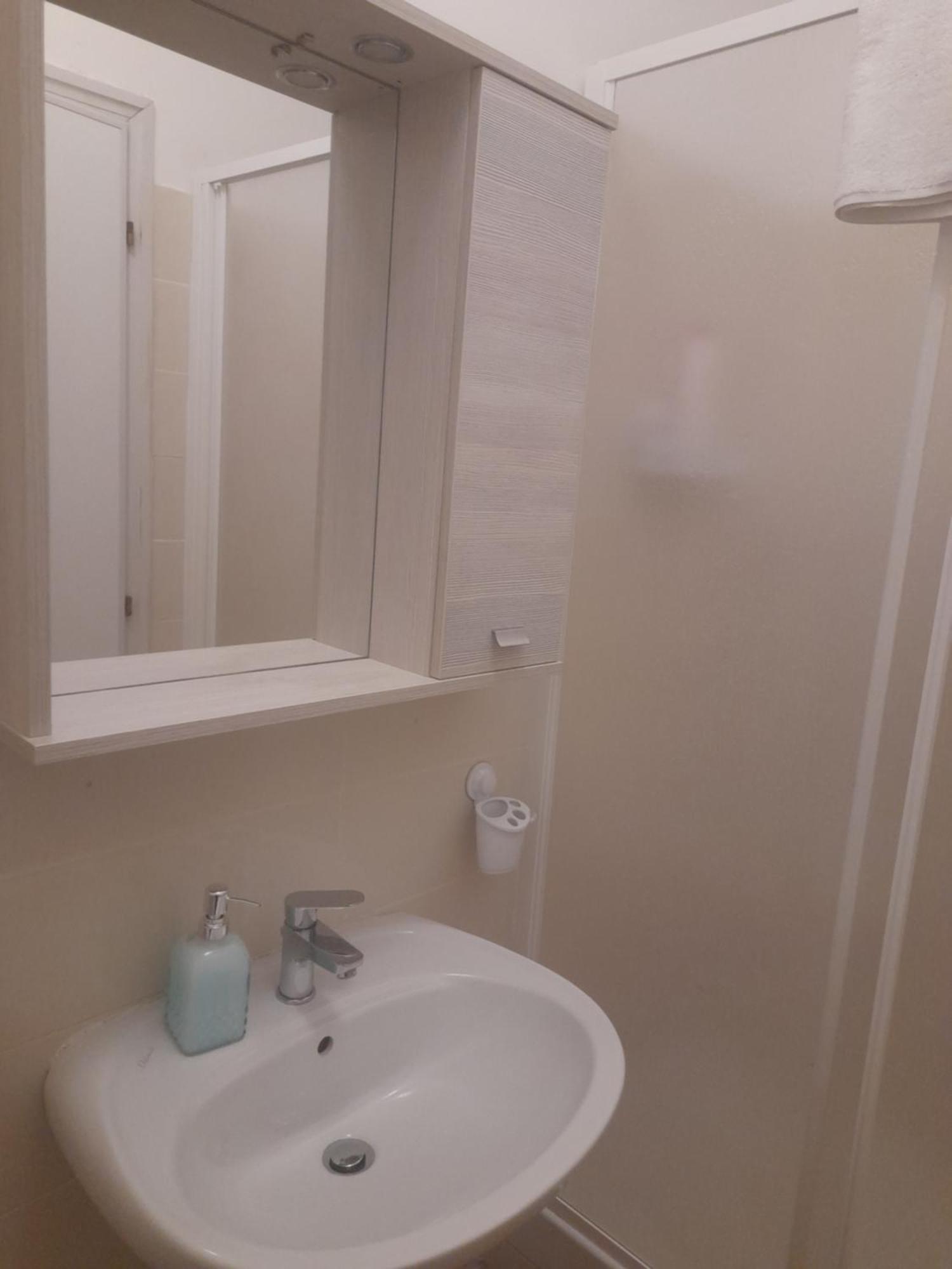 Deluxe Room,1632192191:JPEG