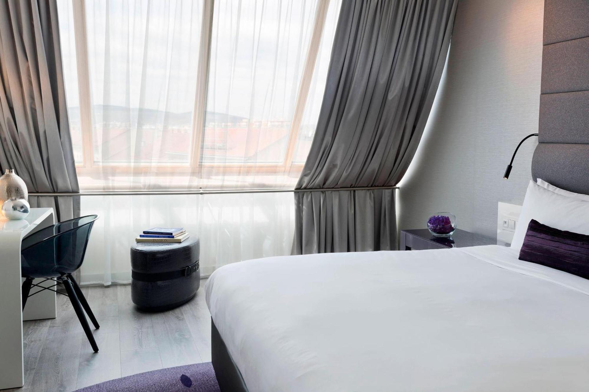 Two-Bedroom Renaissance Suite