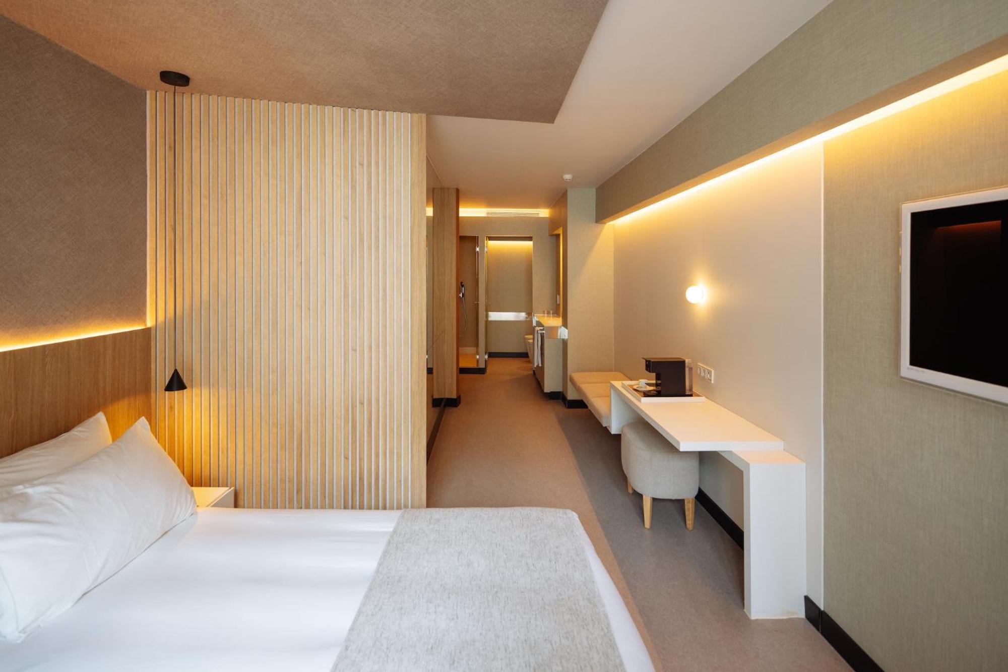 Deluxe Room,1632226893:JPEG