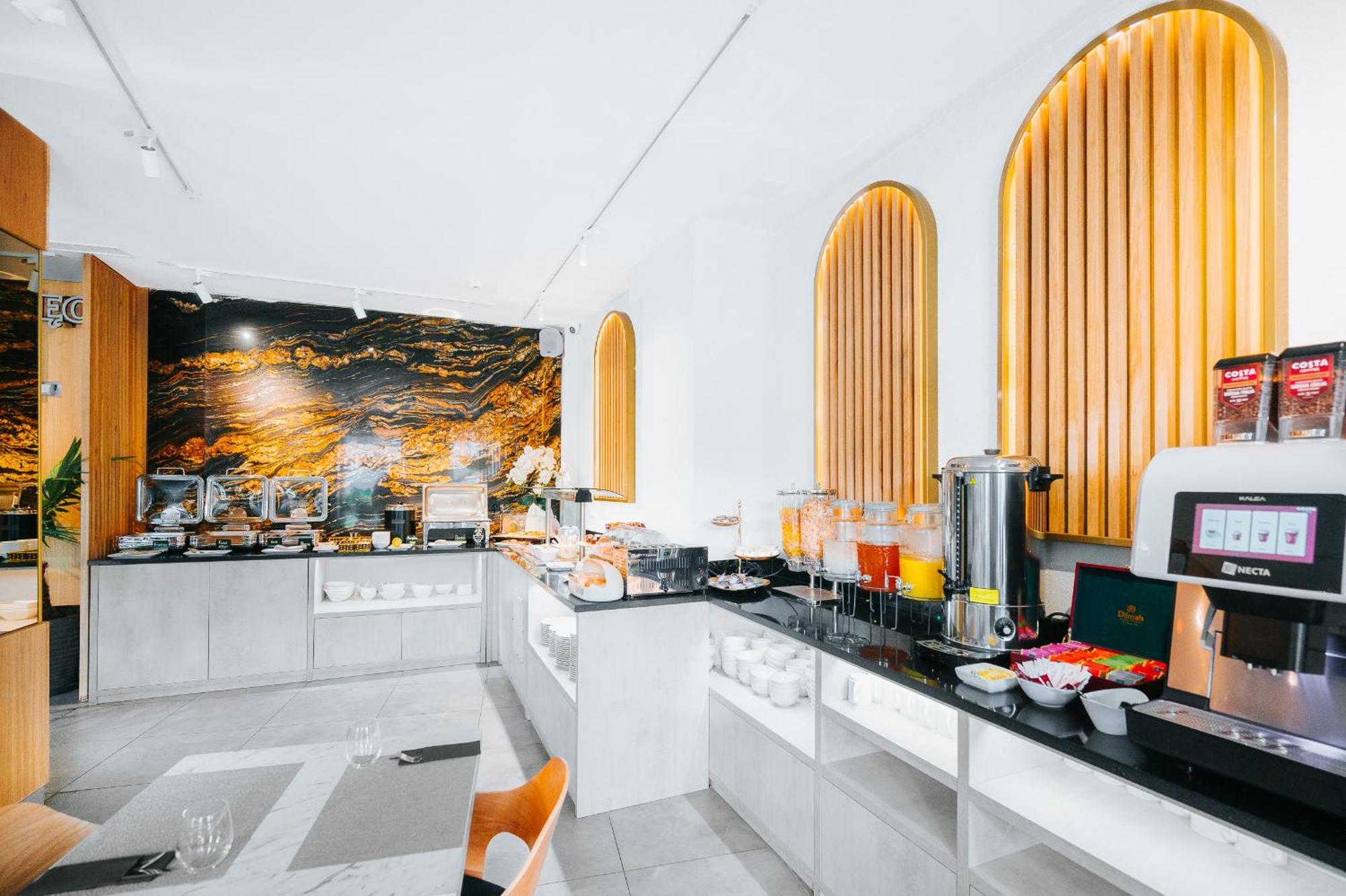Penthouse Apartment Skyline view