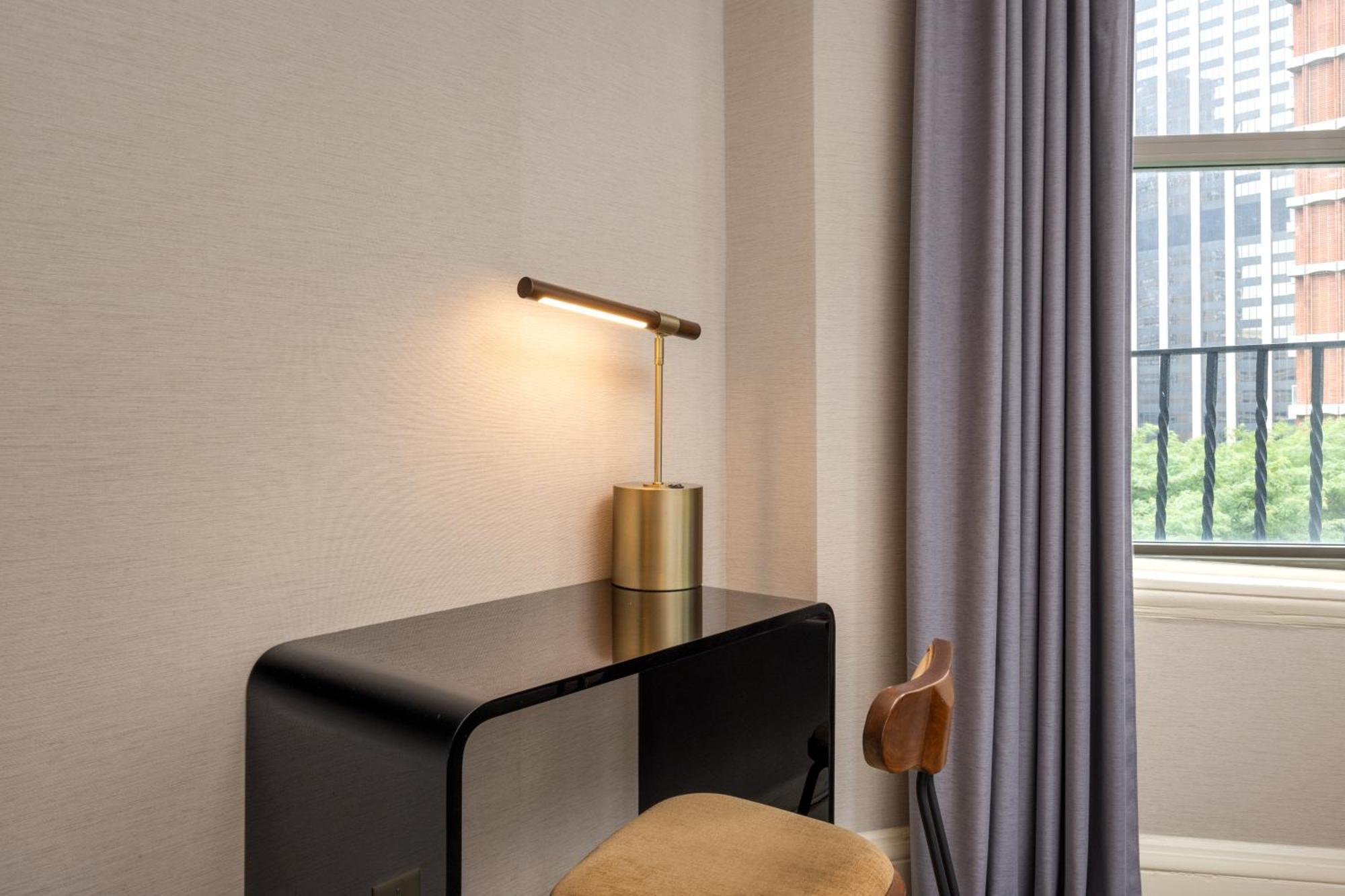 Habitación con cama grande