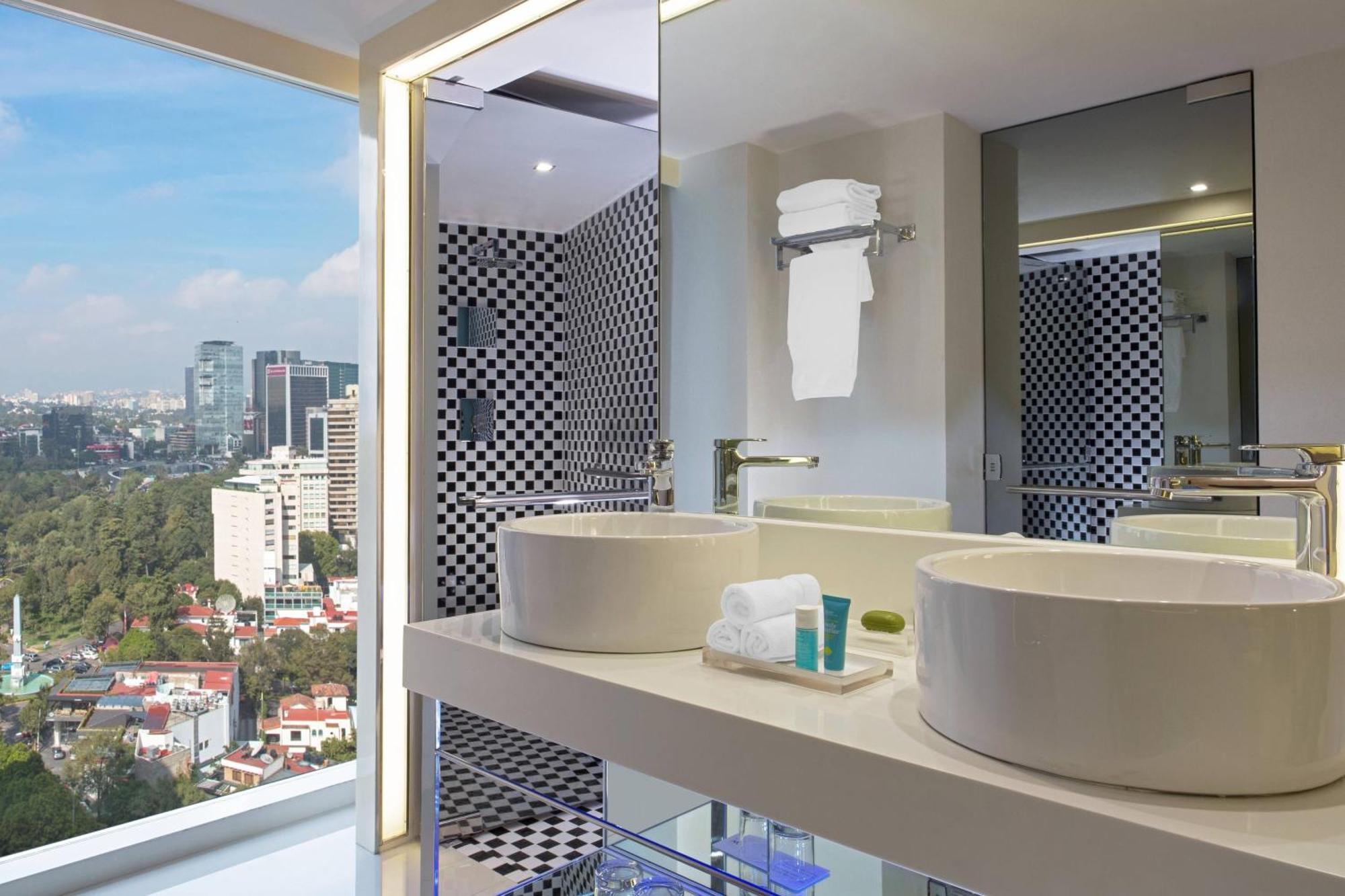 Deluxe Queen Room with Two Queen Beds and Partial City View,1633678175:JPEG