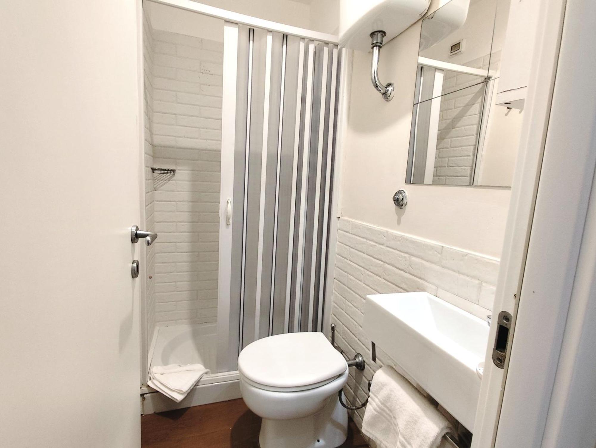 Single Room Bathroom,1633679310:JPEG