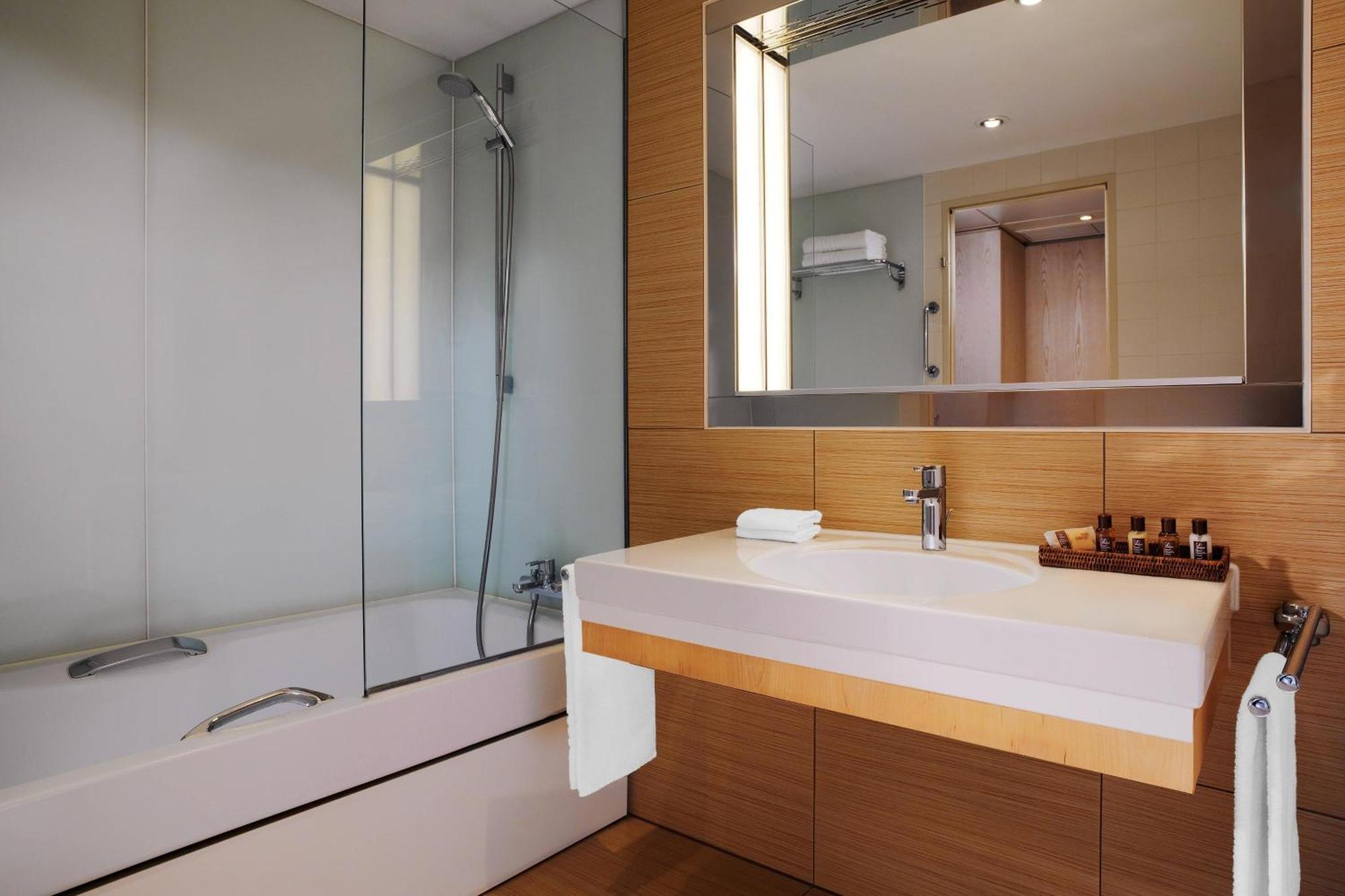 Deluxe Twin Room City View