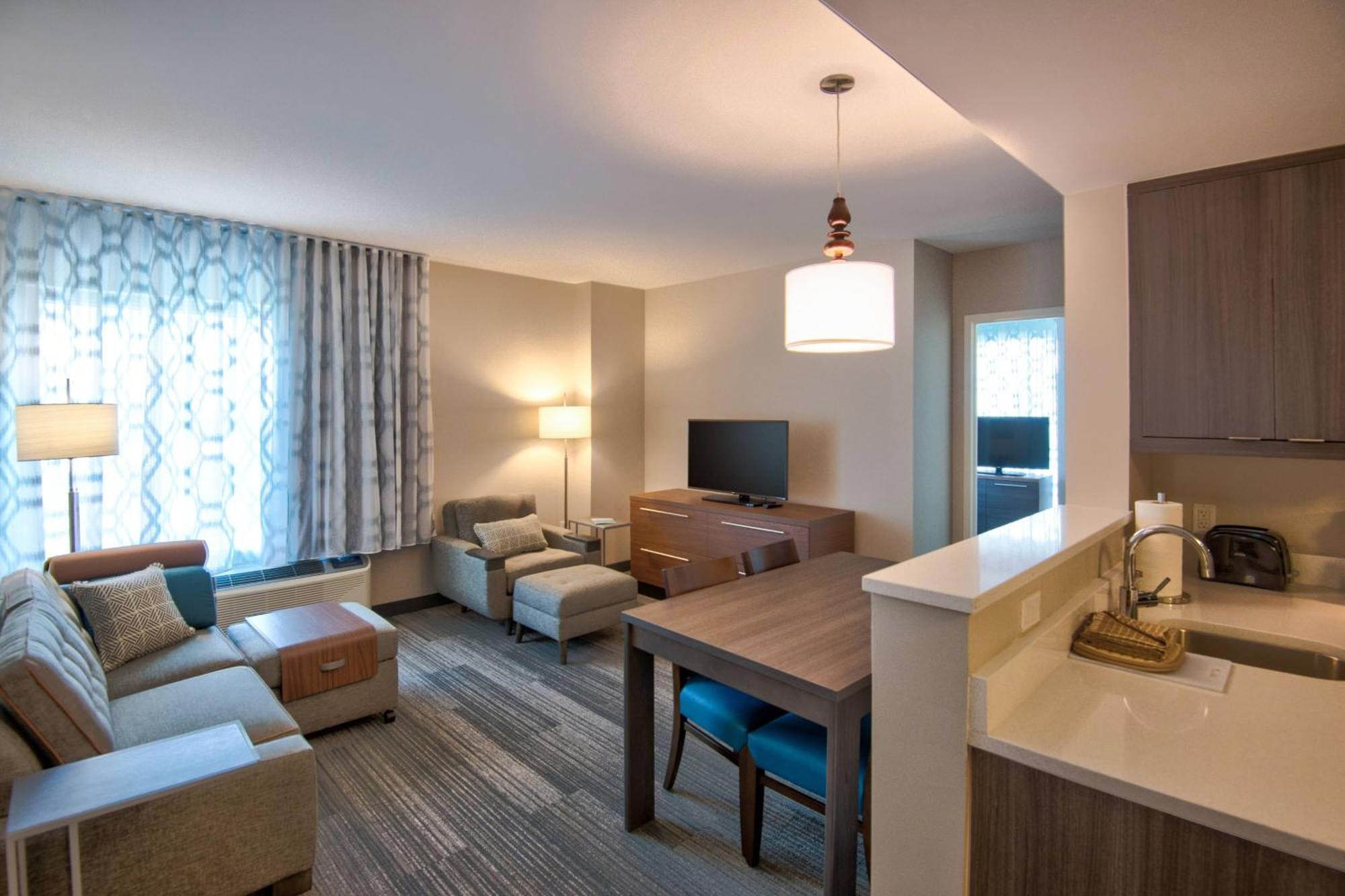 Two-Bedroom Suite,1634444413:JPEG