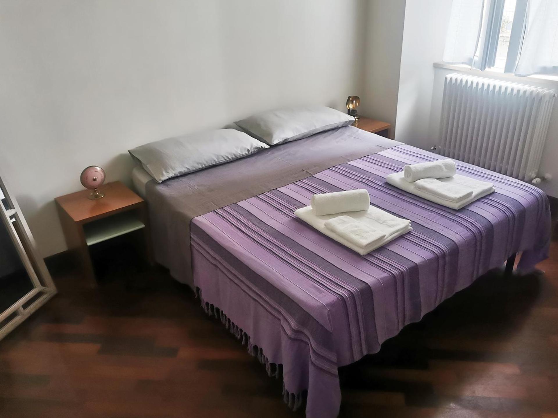 Camera Matrimoniale/Doppia con Letti Singoli con Bagno in Comune