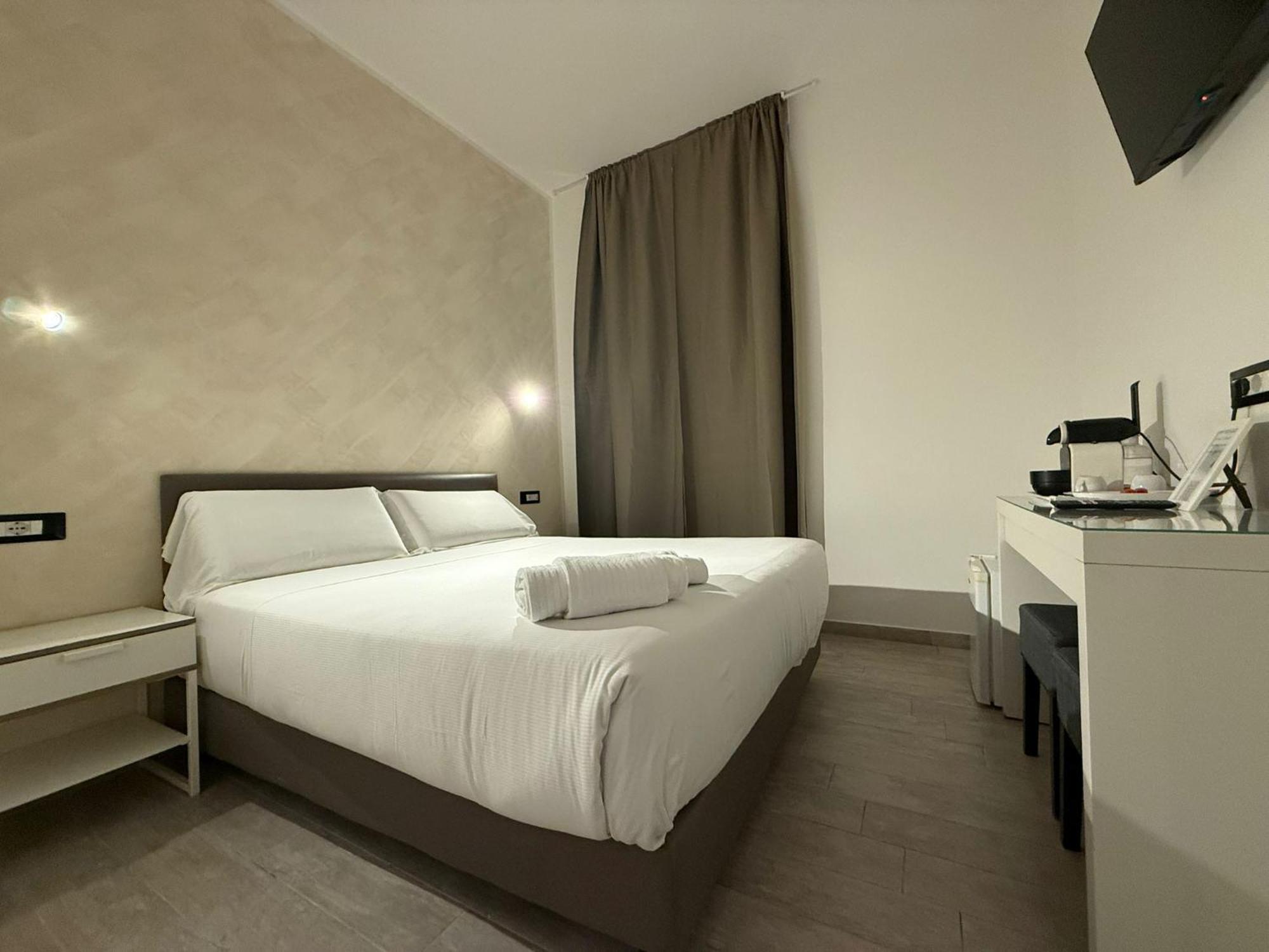 Deluxe Room,1636765113:JPEG