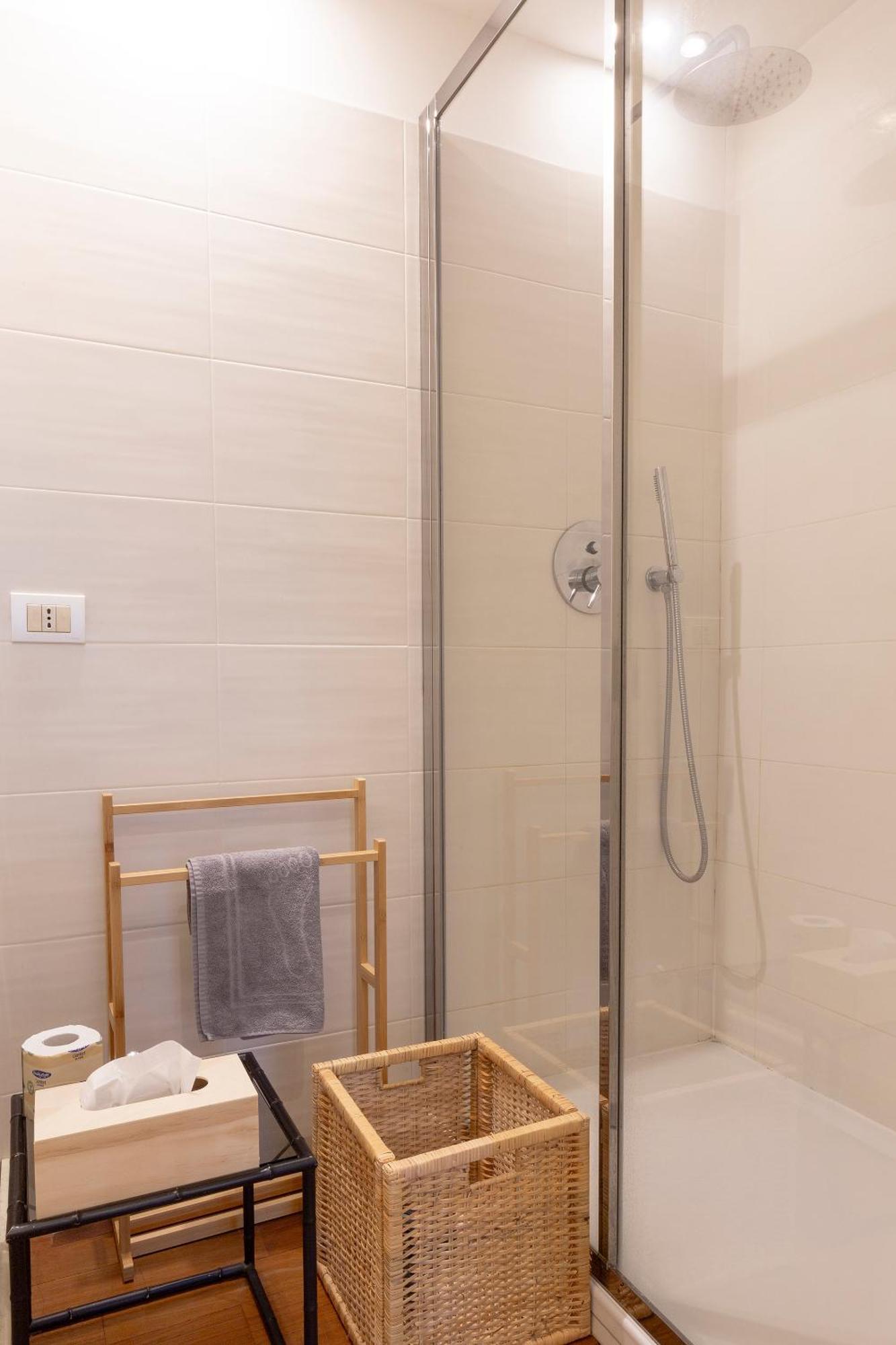 Double Room Private External Bathroom,1636886295:JPEG