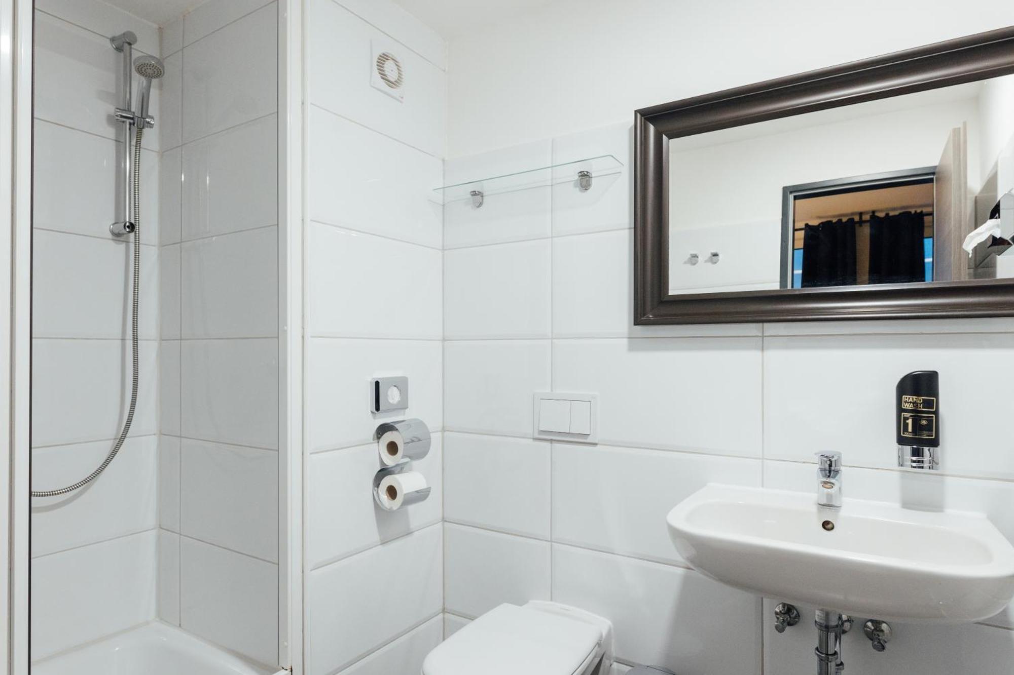 Standard Quadruple Room,1637591336:JPEG
