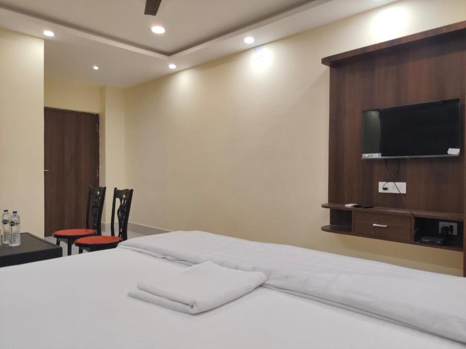 Queen Room,909896086:JPEG