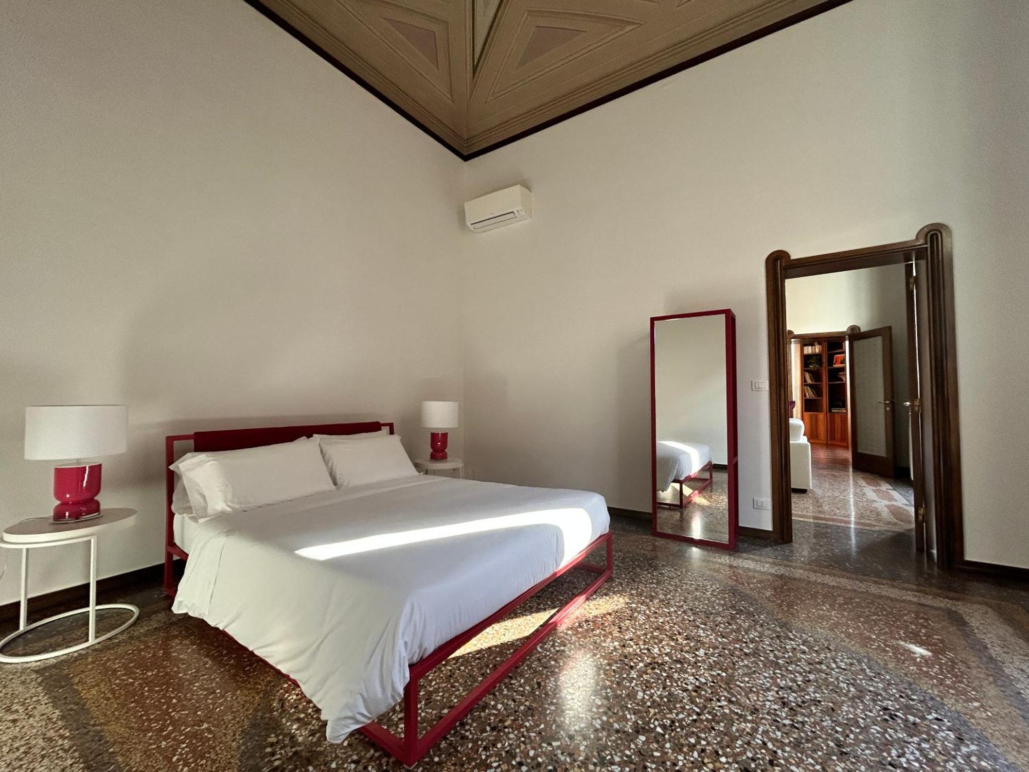 Superior King Room with External Private Bathroom