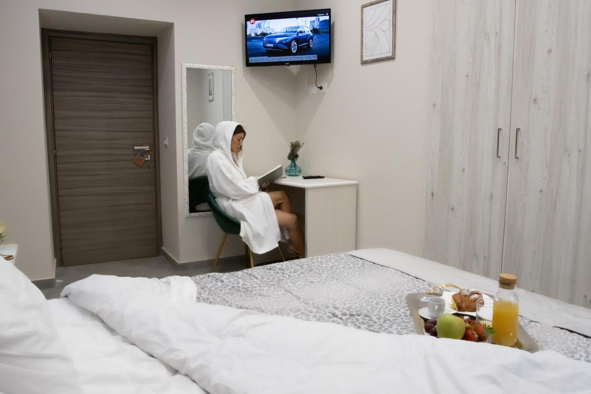 Deluxe Room,1637778377:JPEG