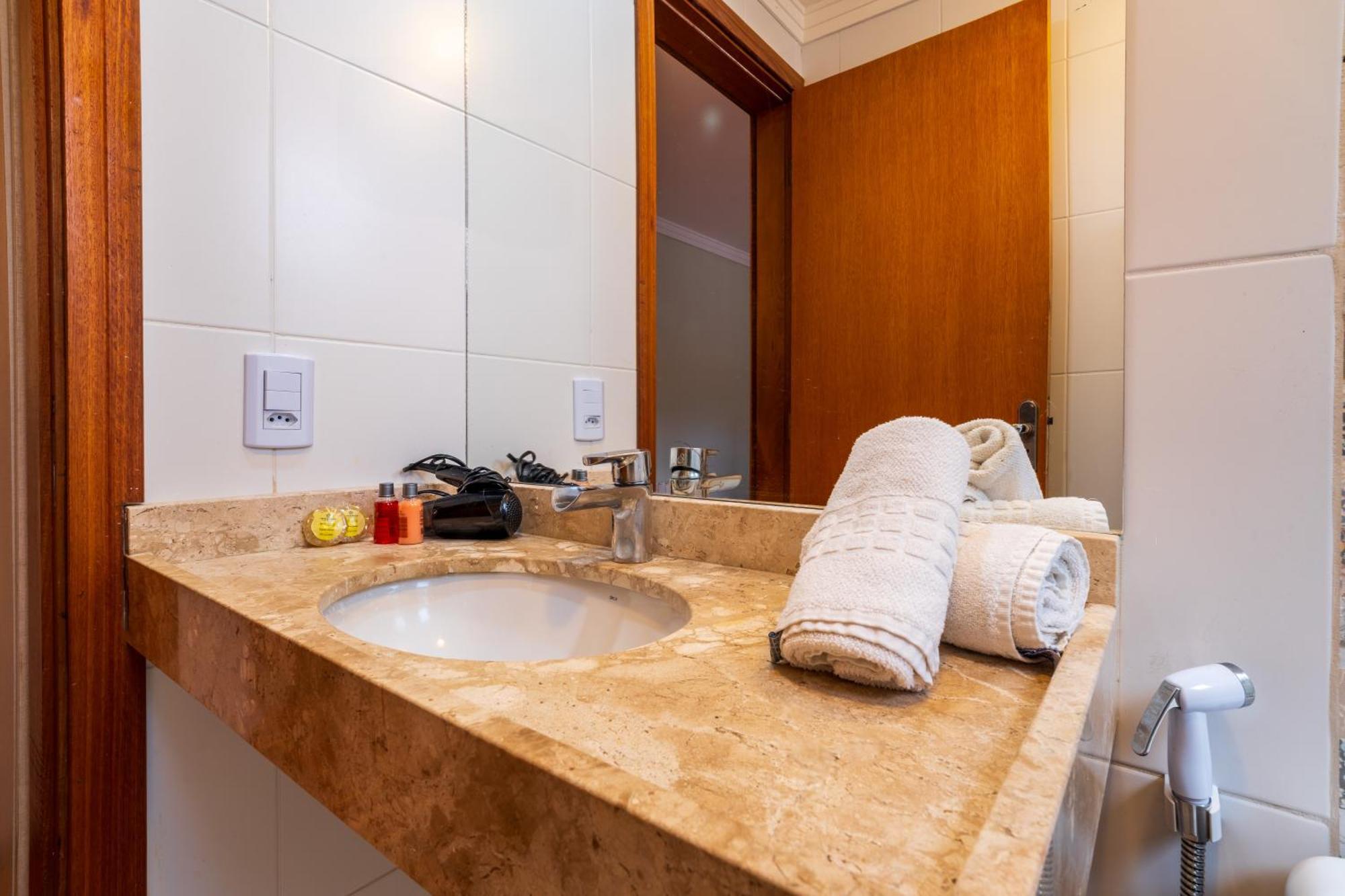 Apartamento com Varanda