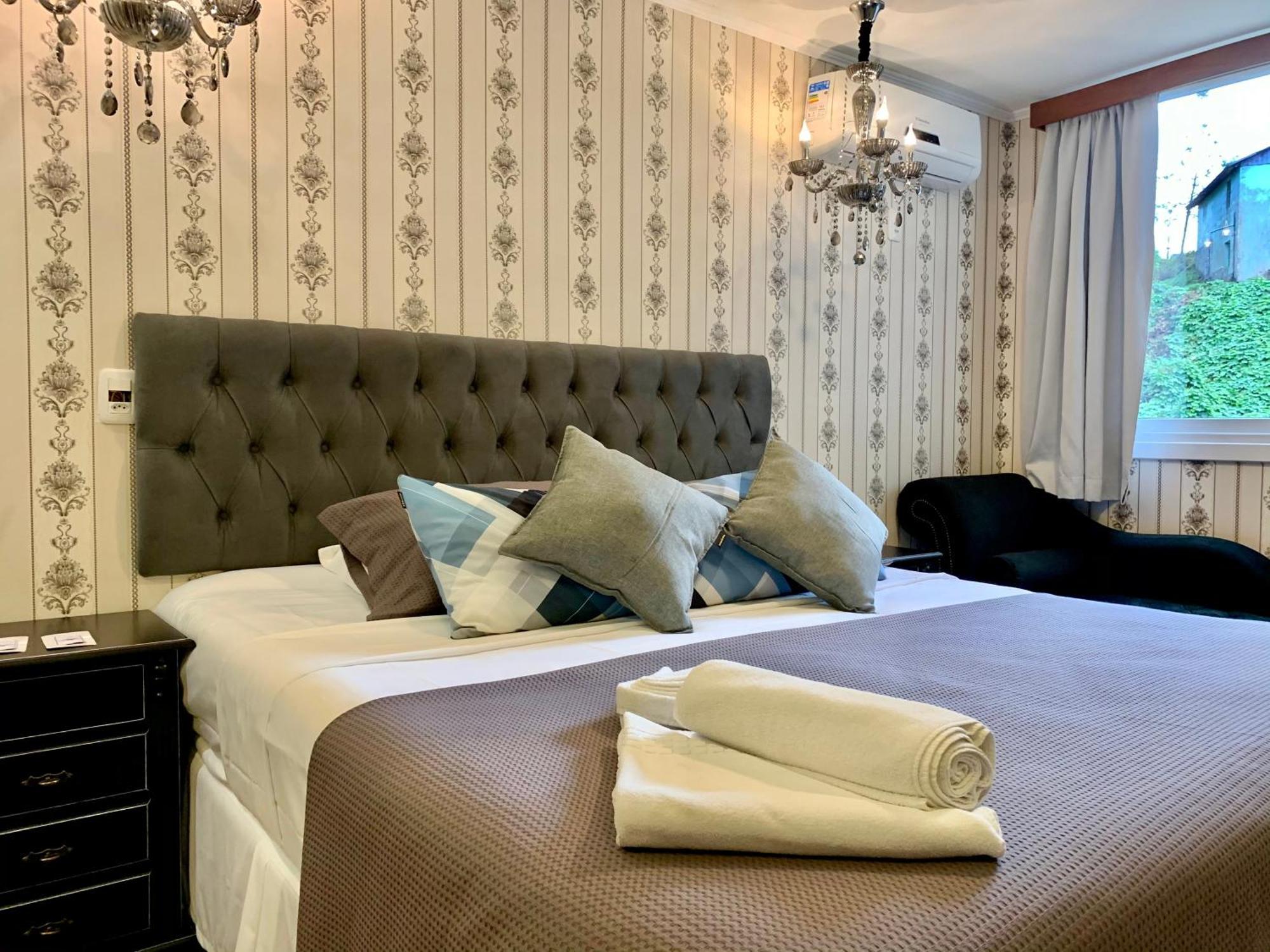 Deluxe Room,1639121210:JPEG