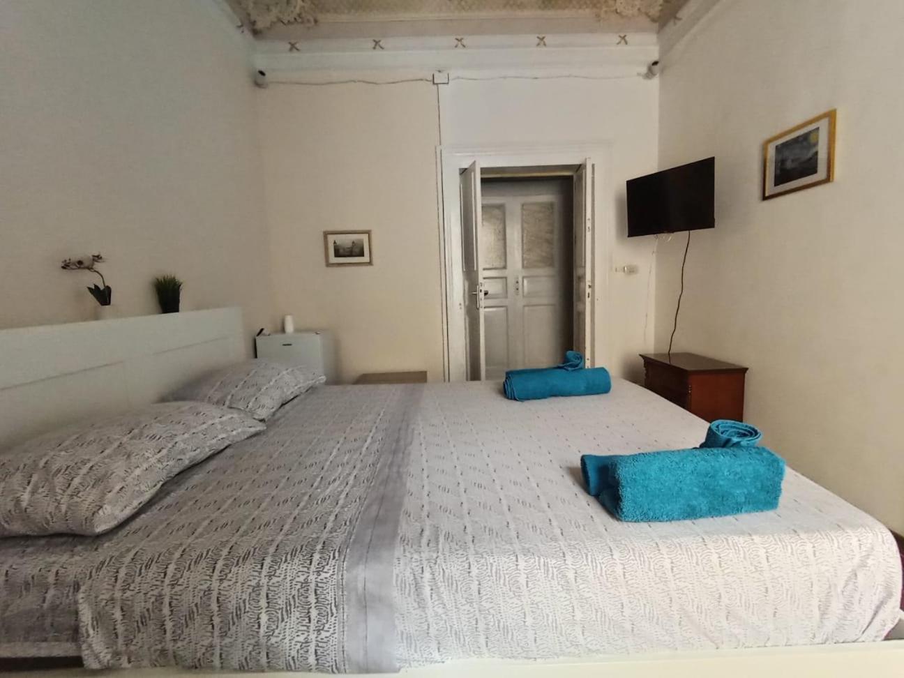 Double Room Private Bathroom