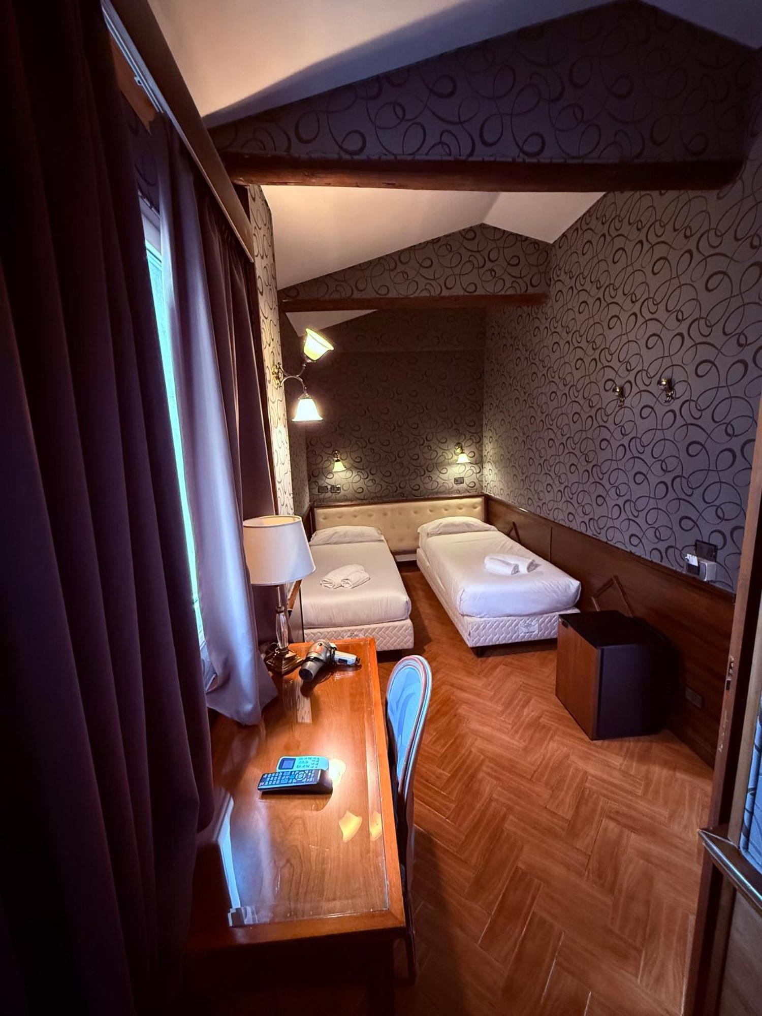 Single Room,1433325799:JPEG
