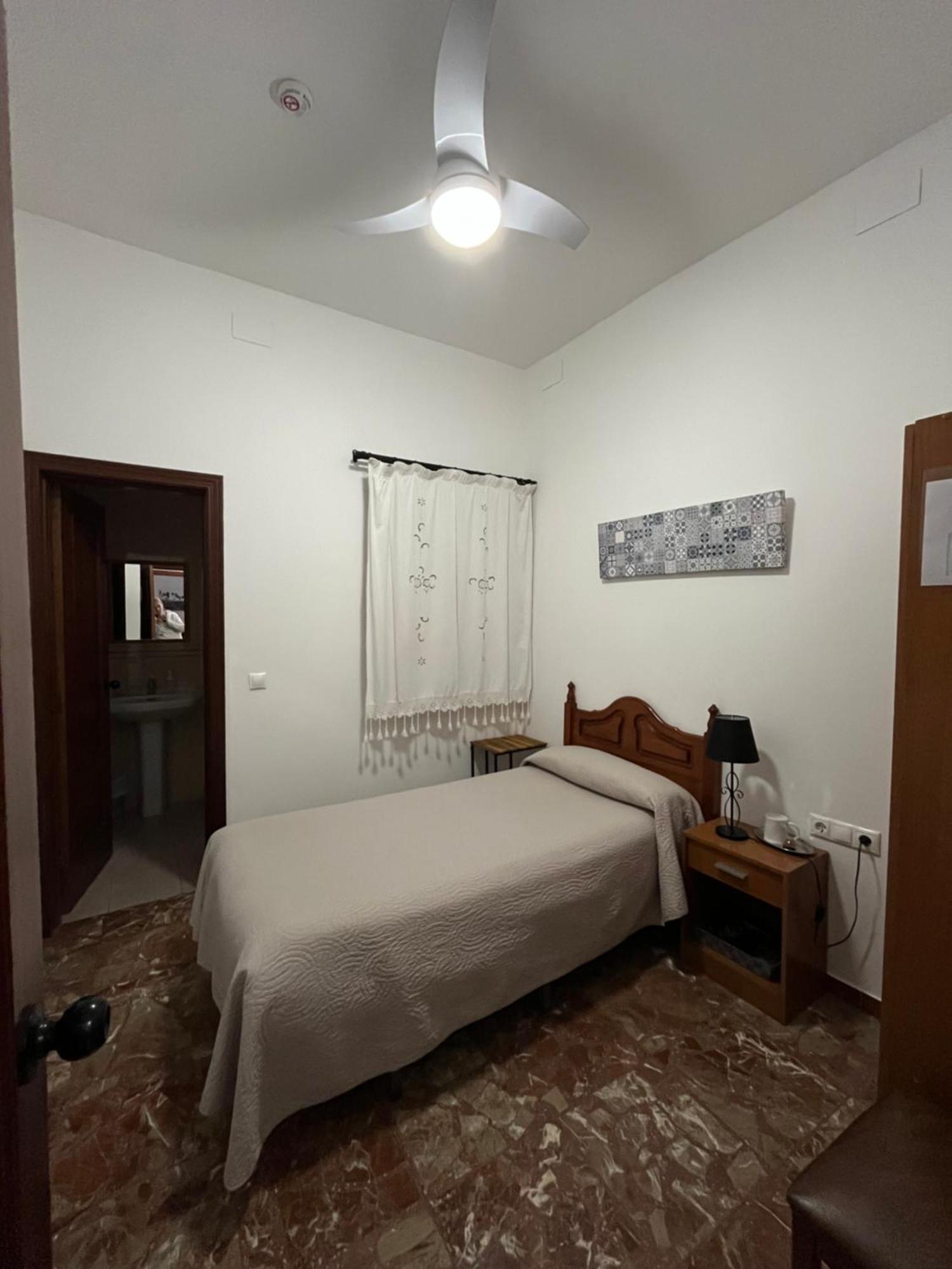 Single Room Private Bathroom,1639568372:JPEG