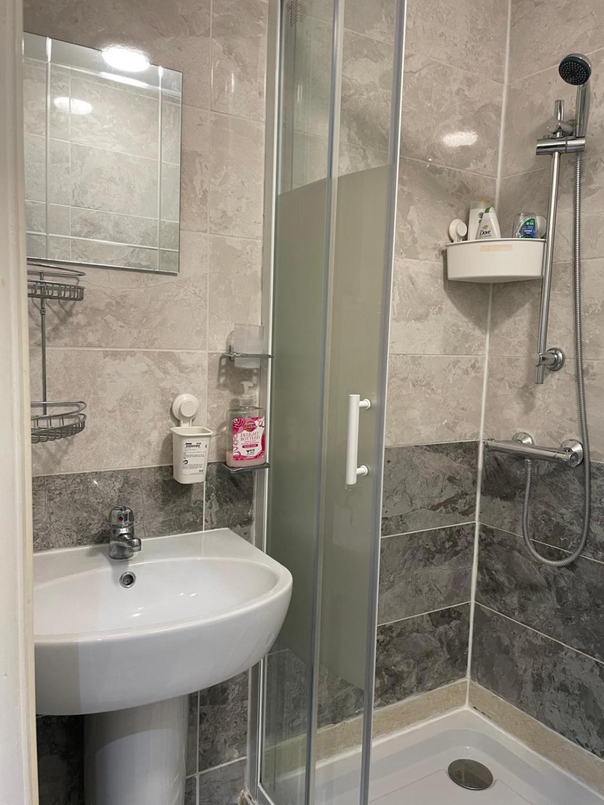 Single Room Private Bathroom,1640421382:JPEG