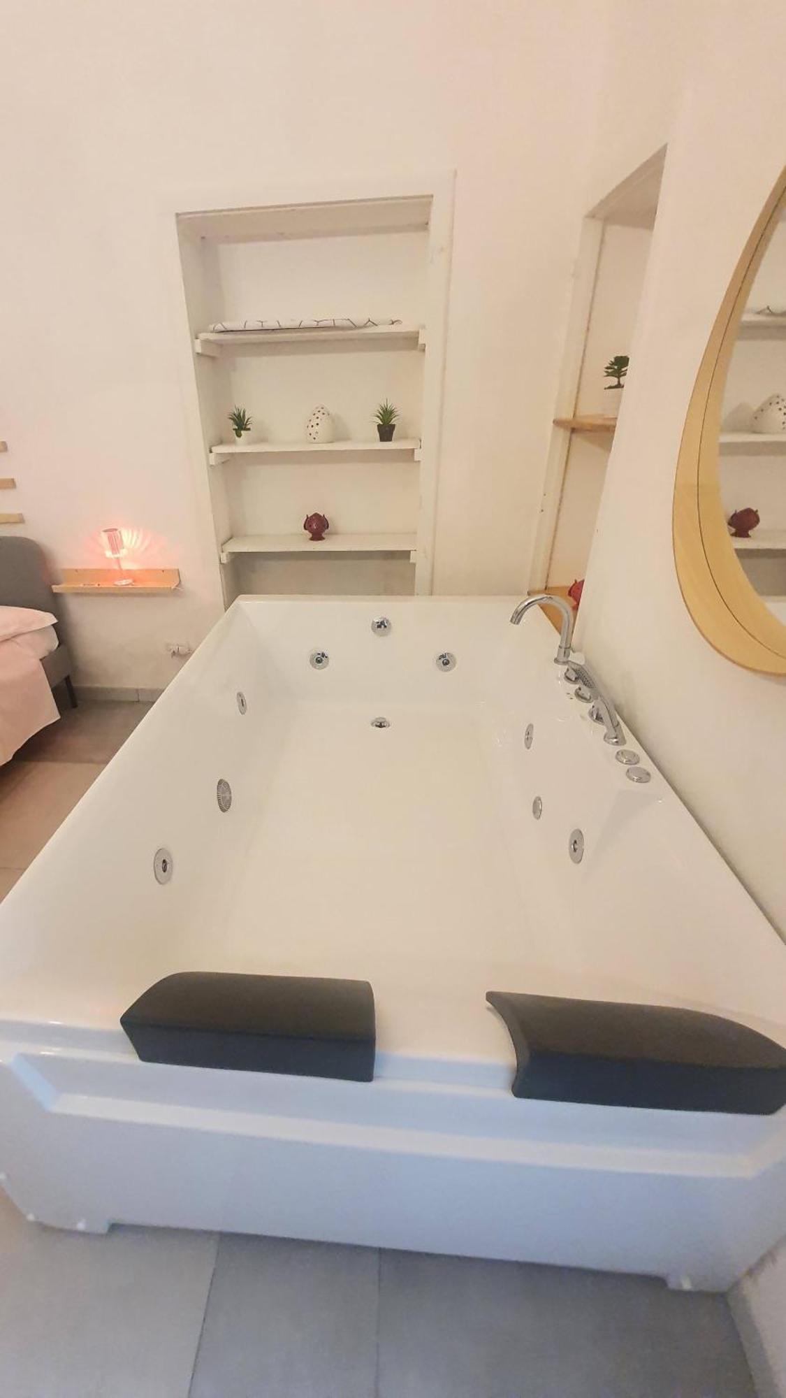 Queen Room Spa Bath,1640433087:JPEG