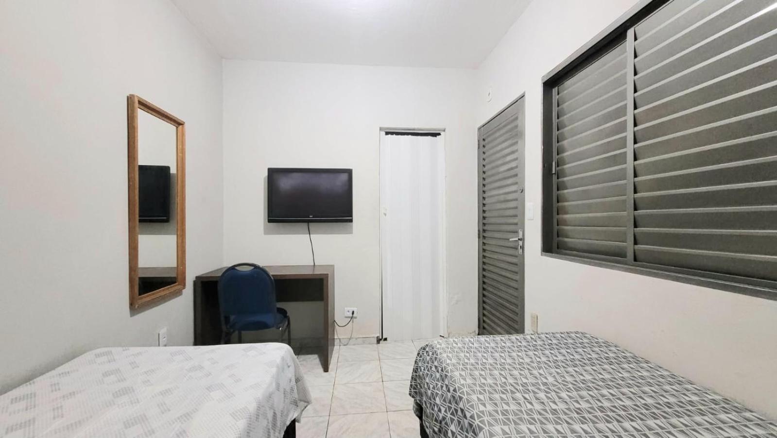 Quarto com 2 Camas de Solteiro