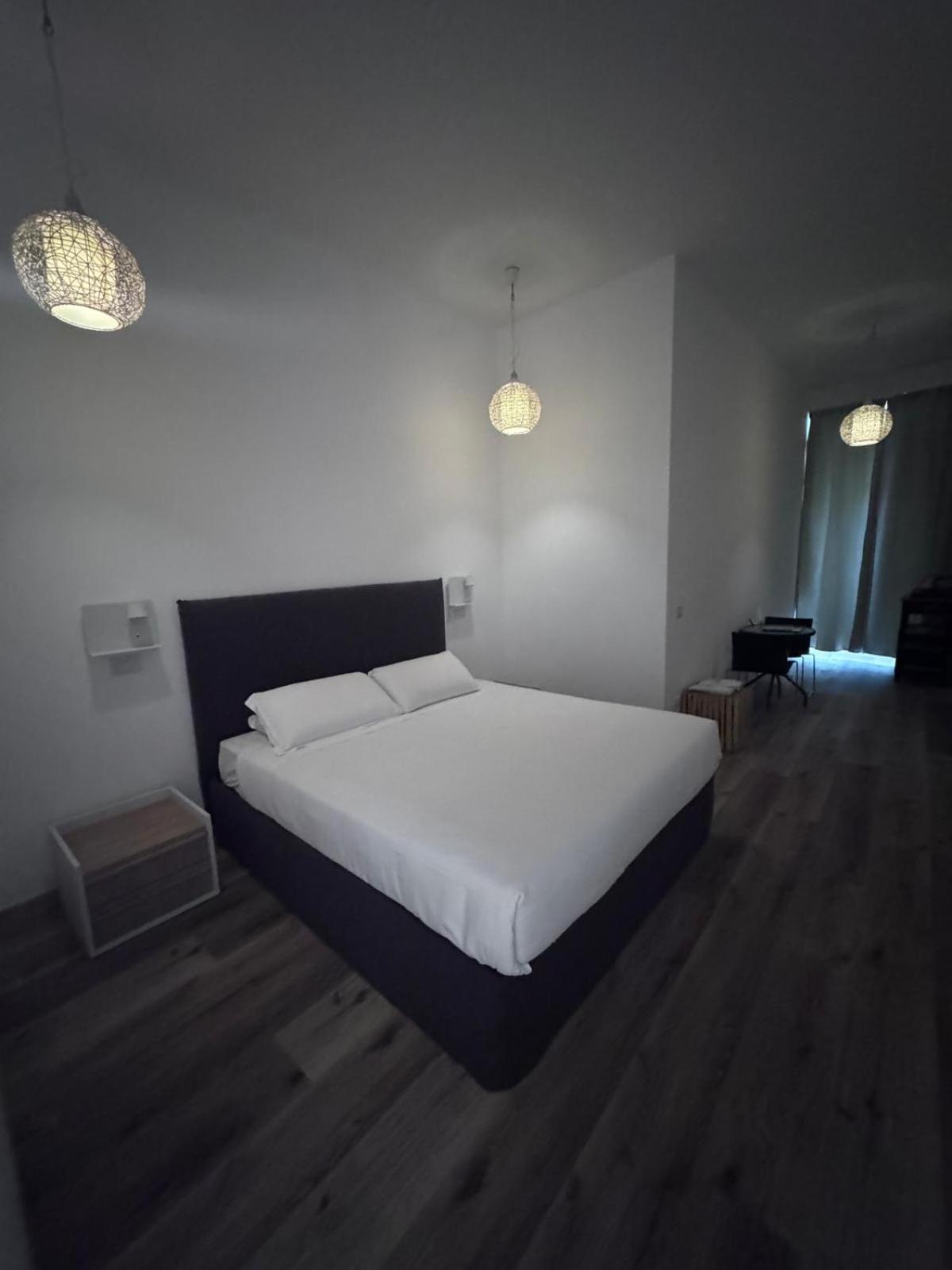 Deluxe Room,1641037525:JPEG
