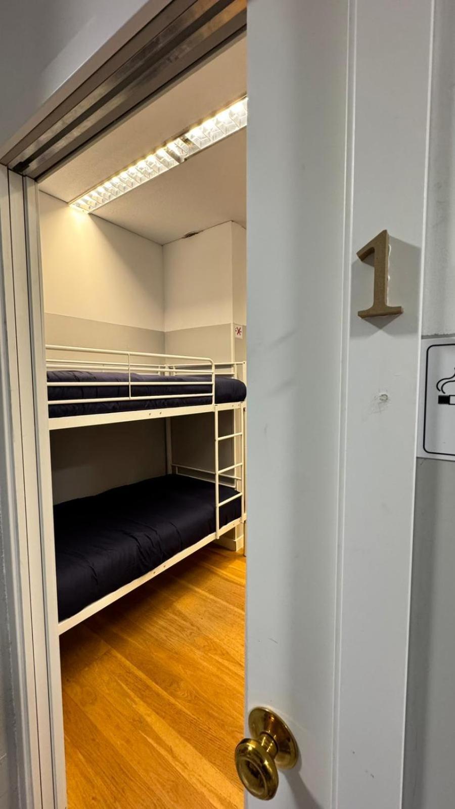 Bed 6-Bed Female Dormitory Room,1641506587:JPEG