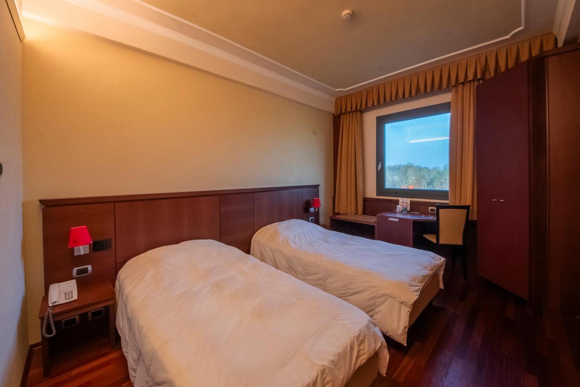 Twin Room,1641728717:JPEG