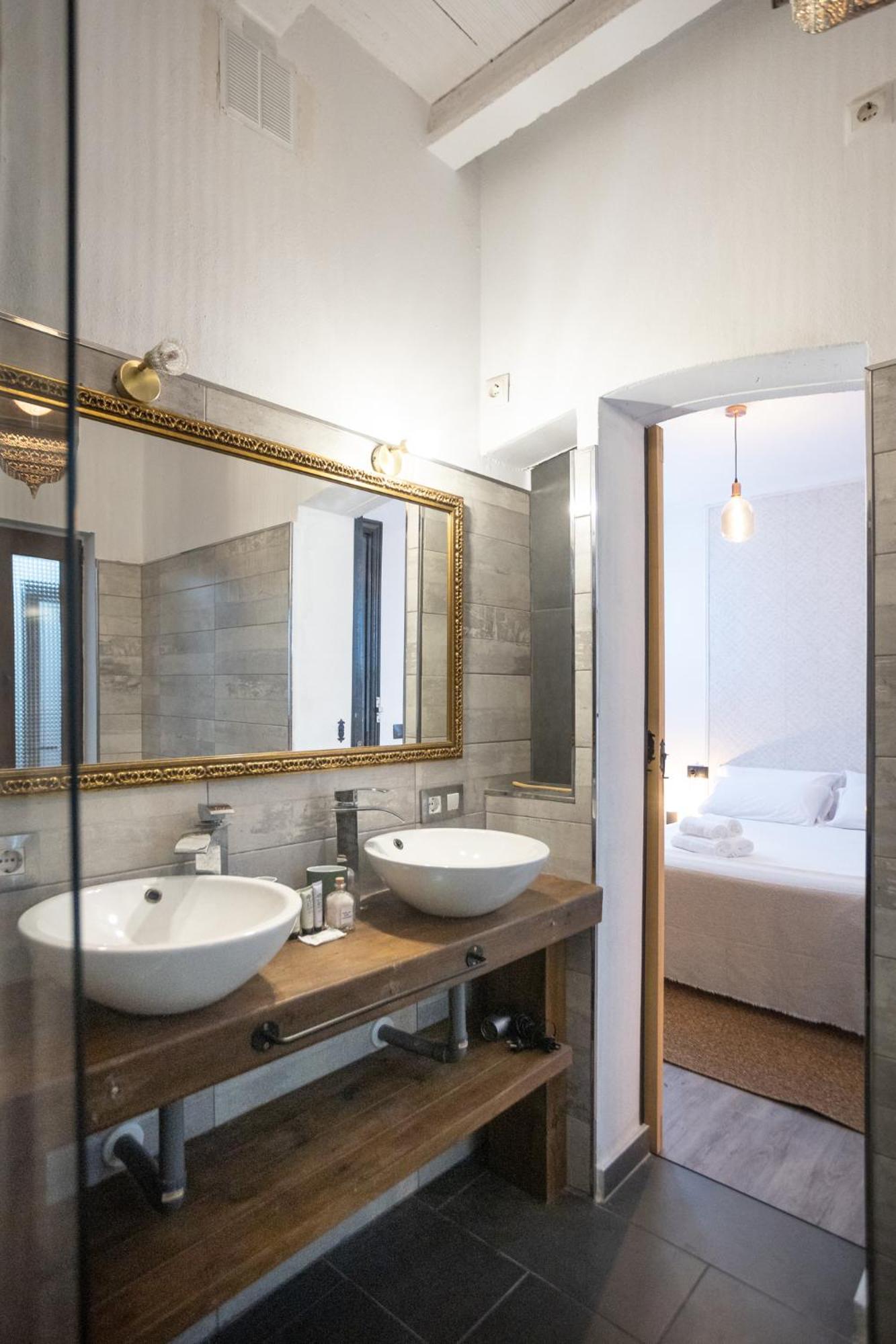 Deluxe Double Room Bath