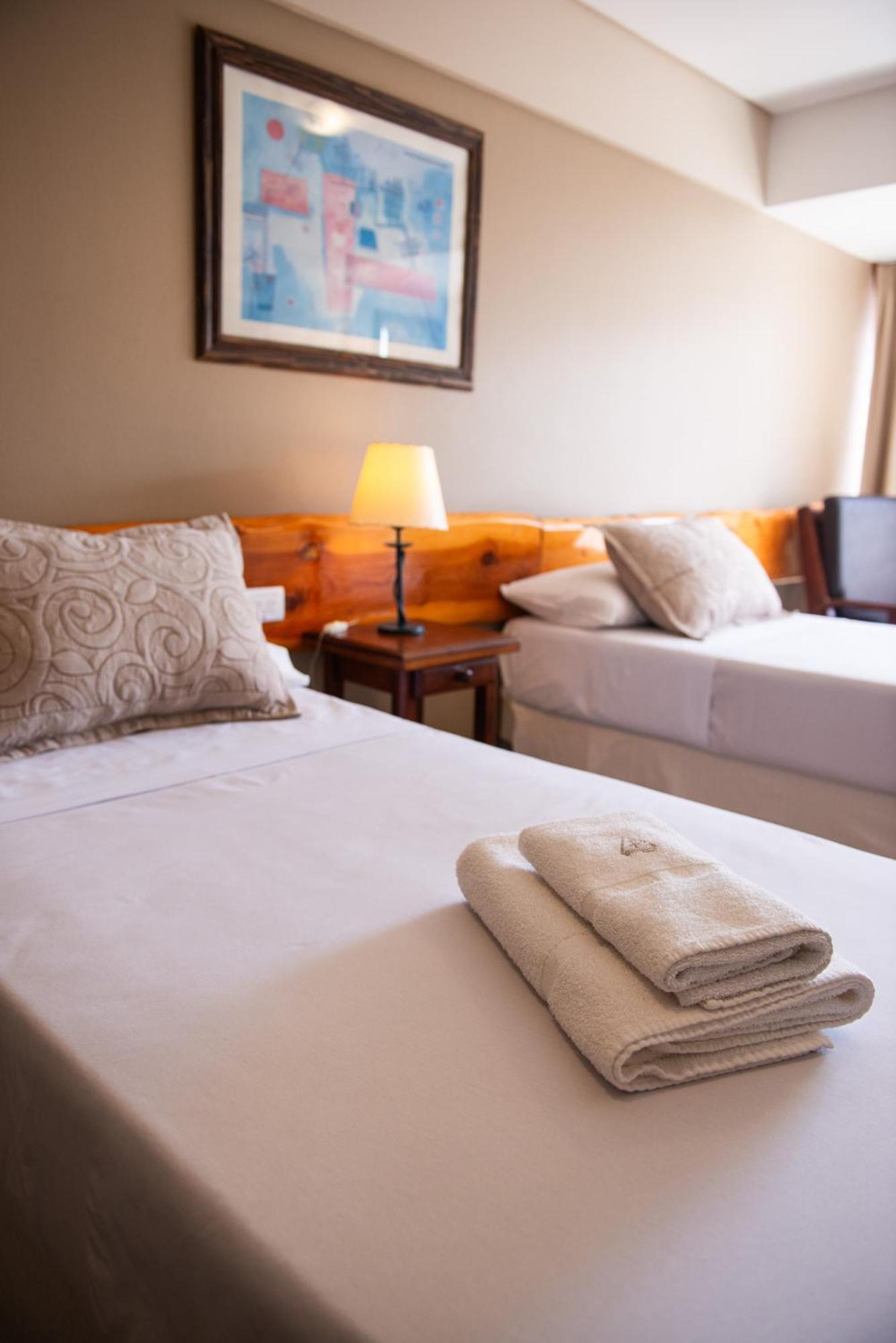 Twin Room,1642322080:JPEG