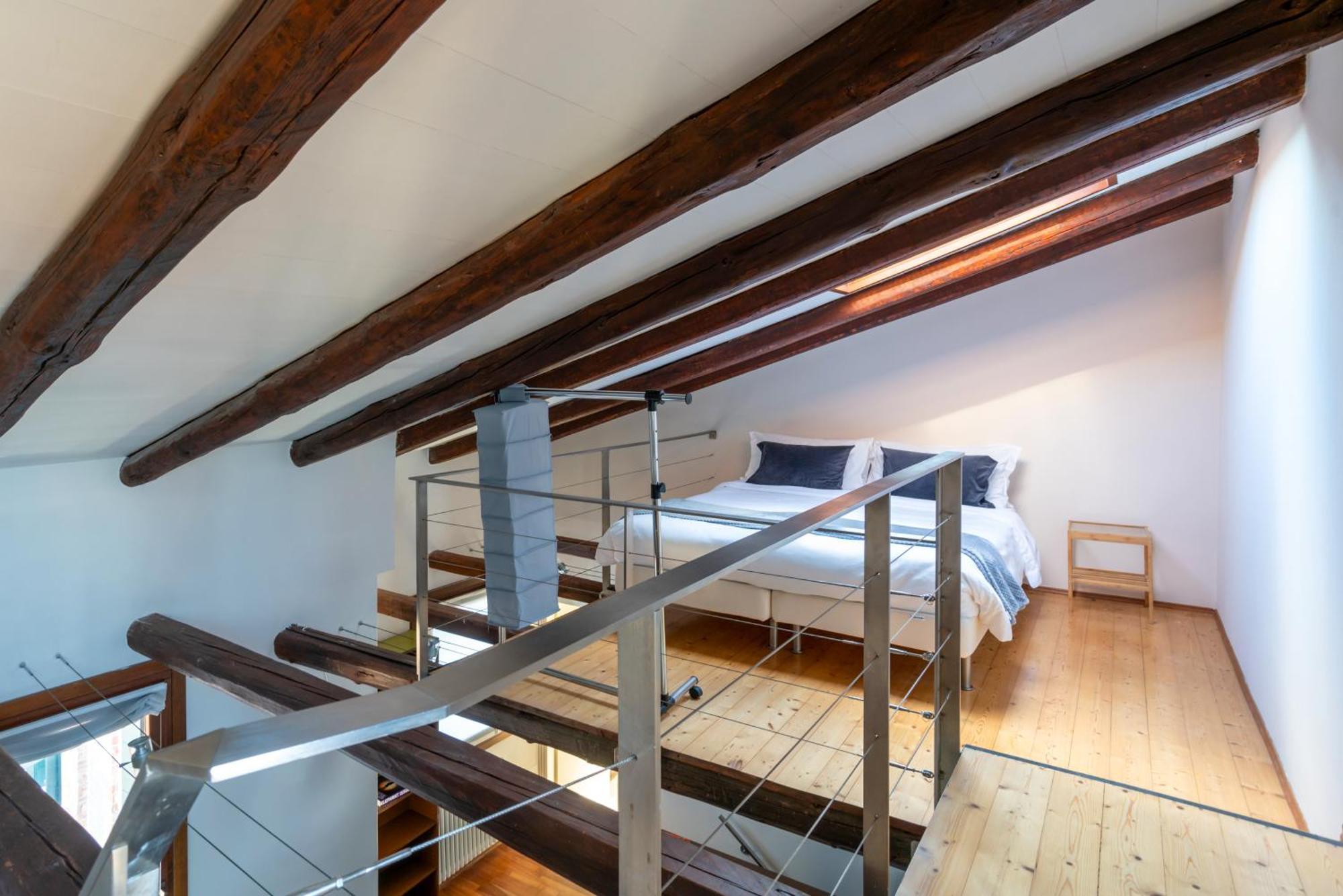Attic Apartment Canal View San Polo 2107,1680586434:JPEG