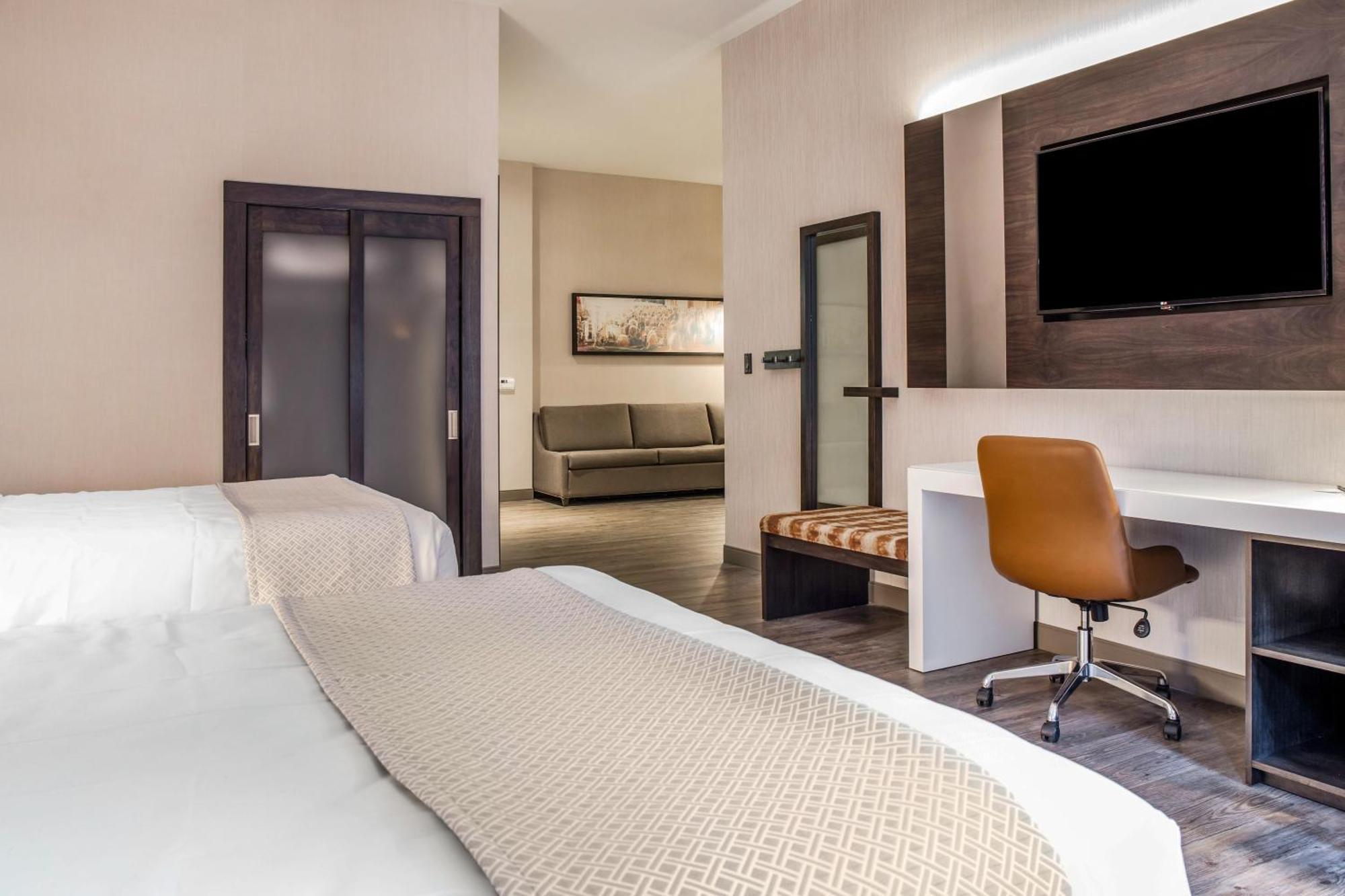 Double Suite with Two Double Beds - Accessible/Non-Smoking,1642355055:JPEG