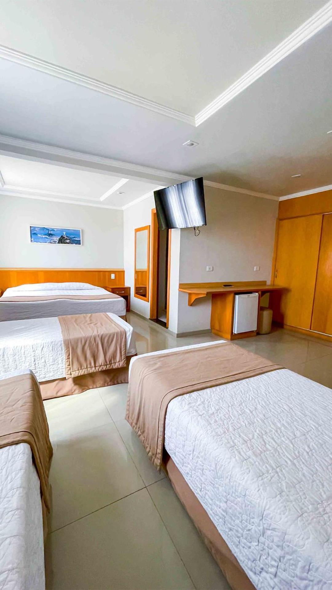 Family Room (5 Adults),1642965449:JPEG