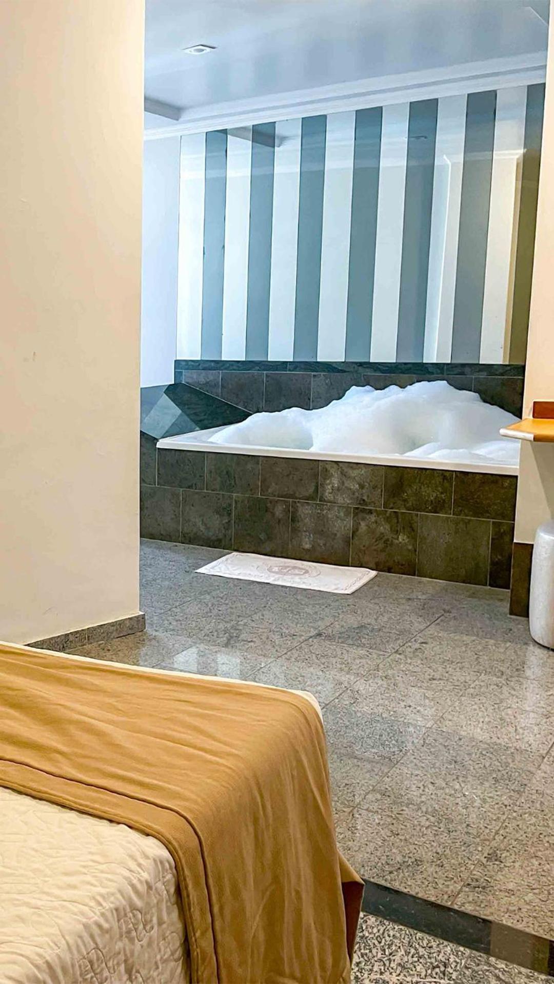 Suite Spa Bath,1642965460:JPEG