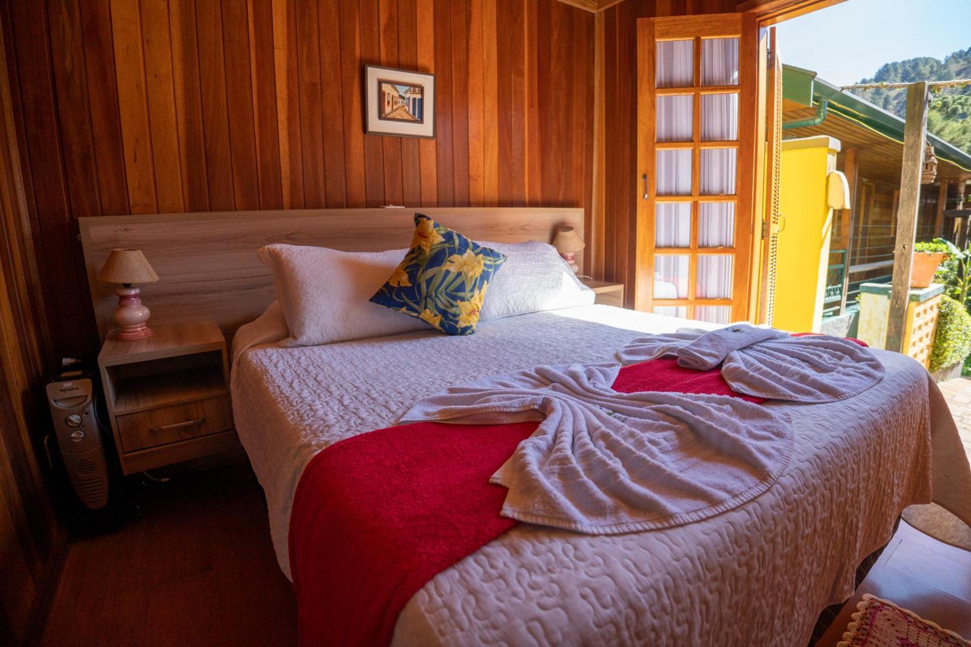 Small Double Room,1642972839:JPEG