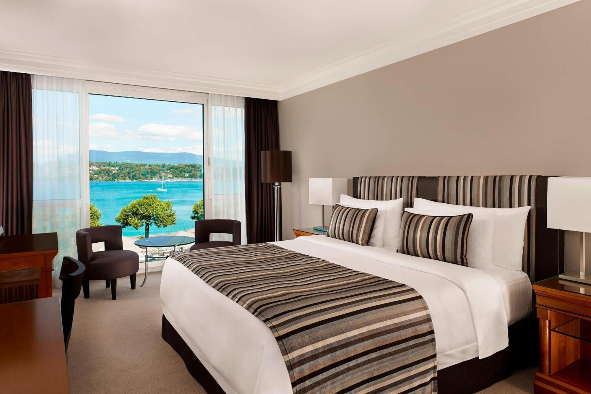Large Executive King Room Lake View,1643134303:JPEG