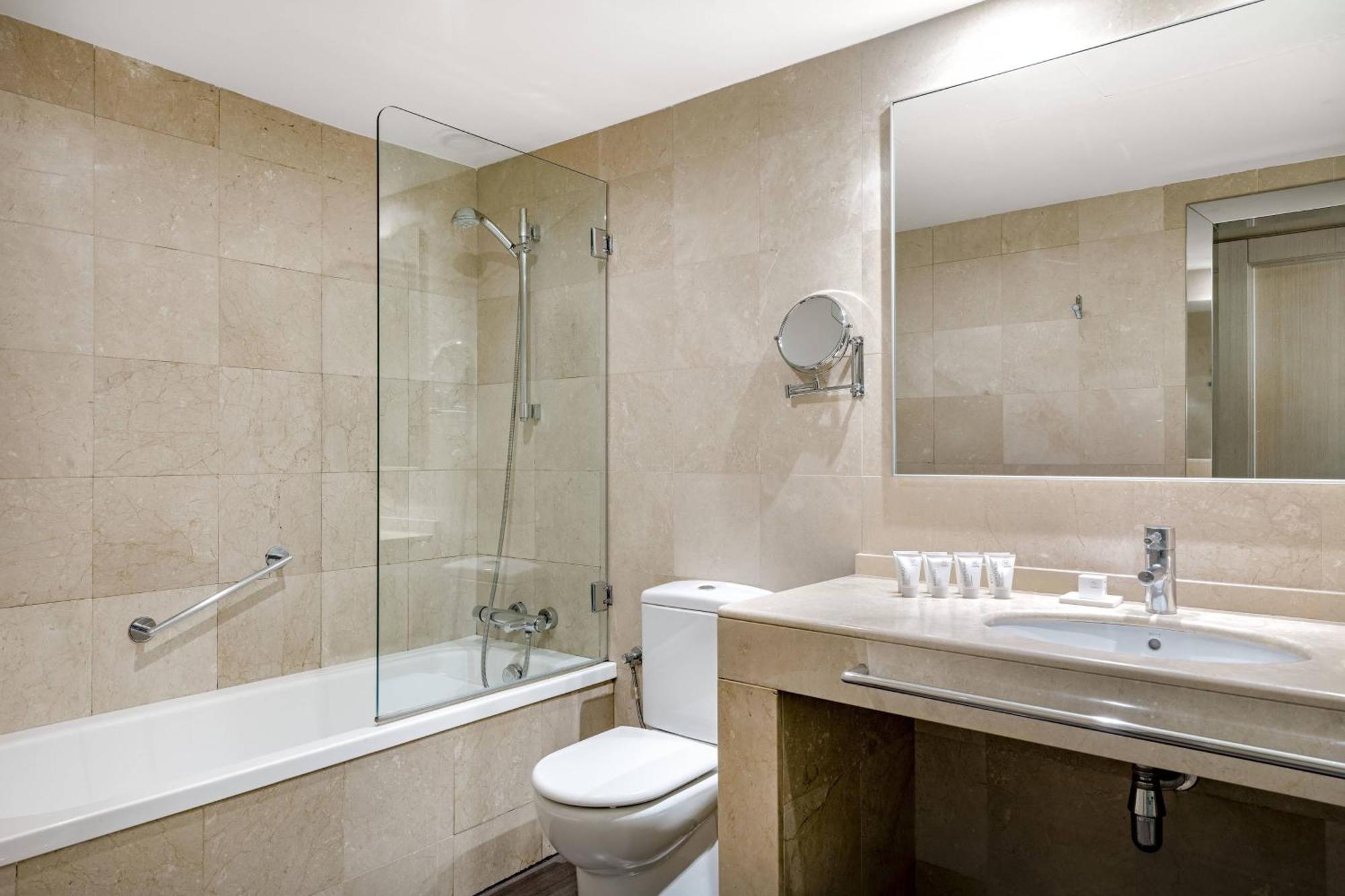 Two-Bedroom Suite with One King and Two Twin Beds,1643136311:JPEG