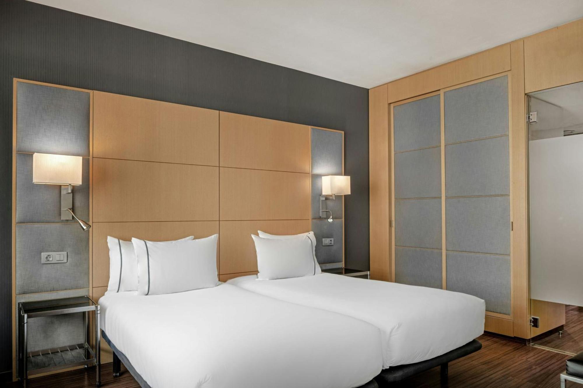 Standard Twin Room Street View