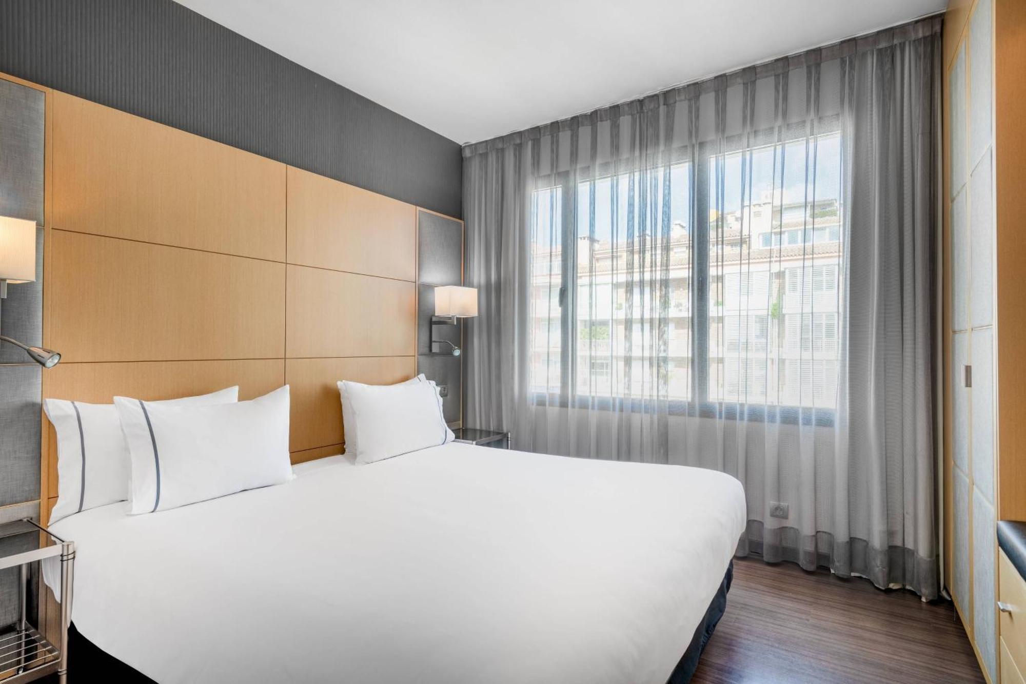 Two-Bedroom Suite One King Two Twin Beds