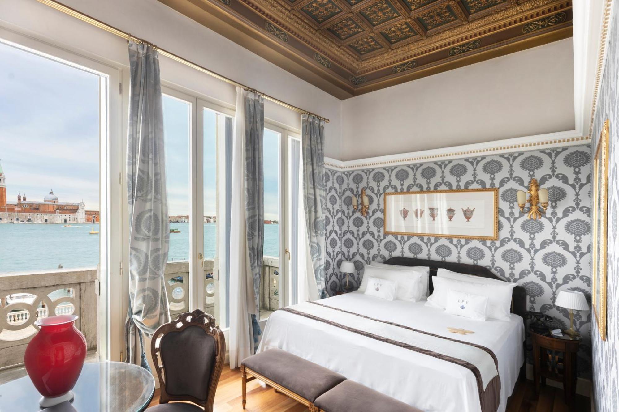 Deluxe Double or Twin Room Lagoon View Balcony
